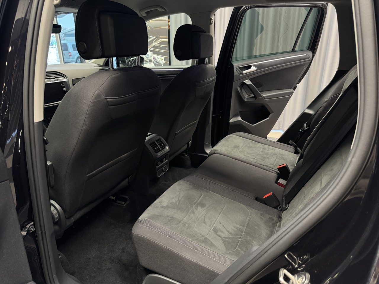 Car image 29