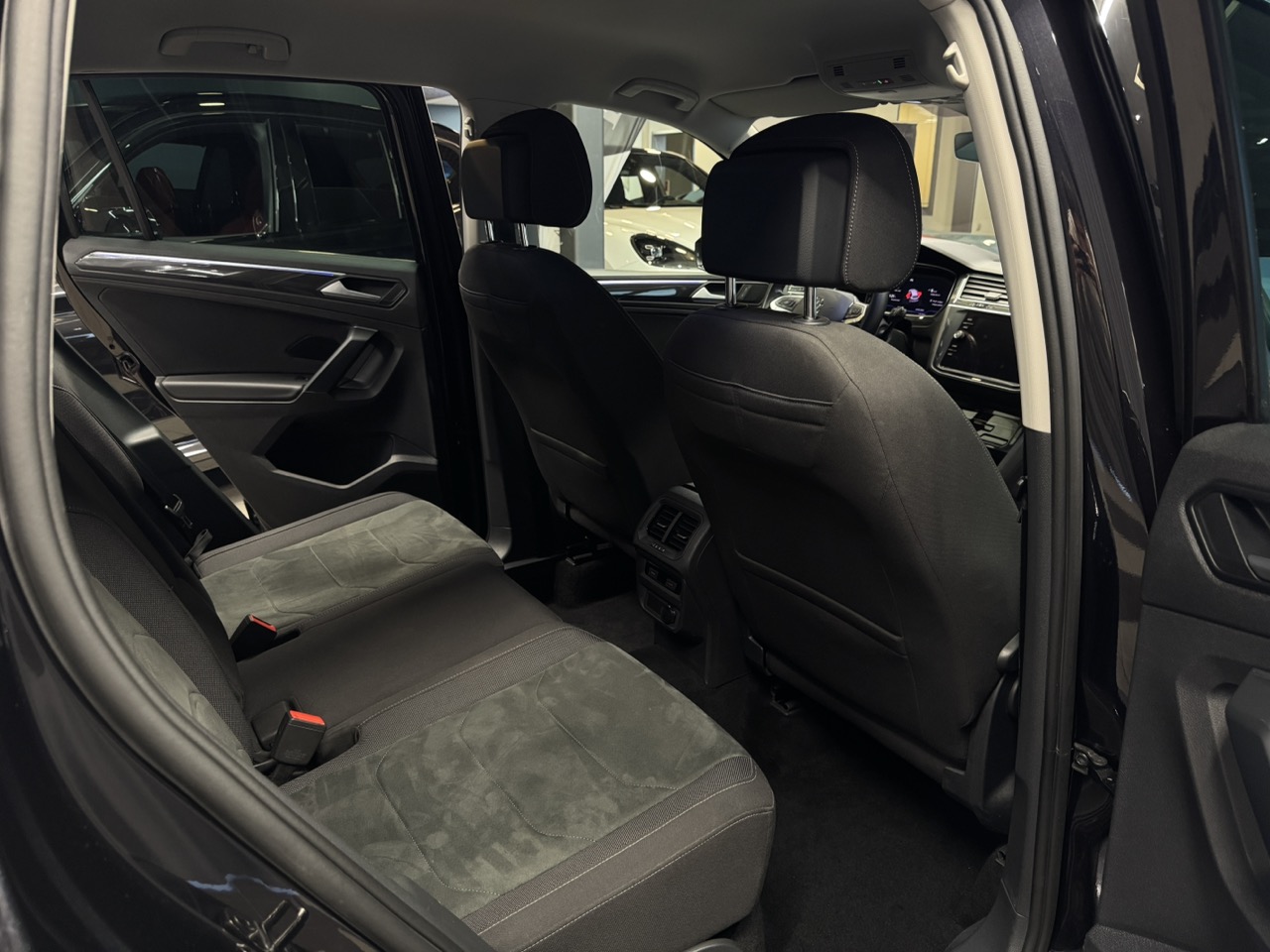Car image 31