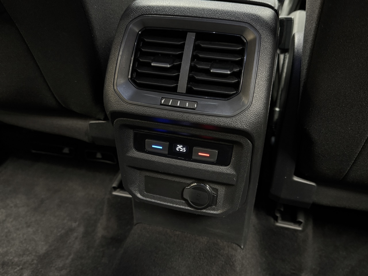 Car image 33
