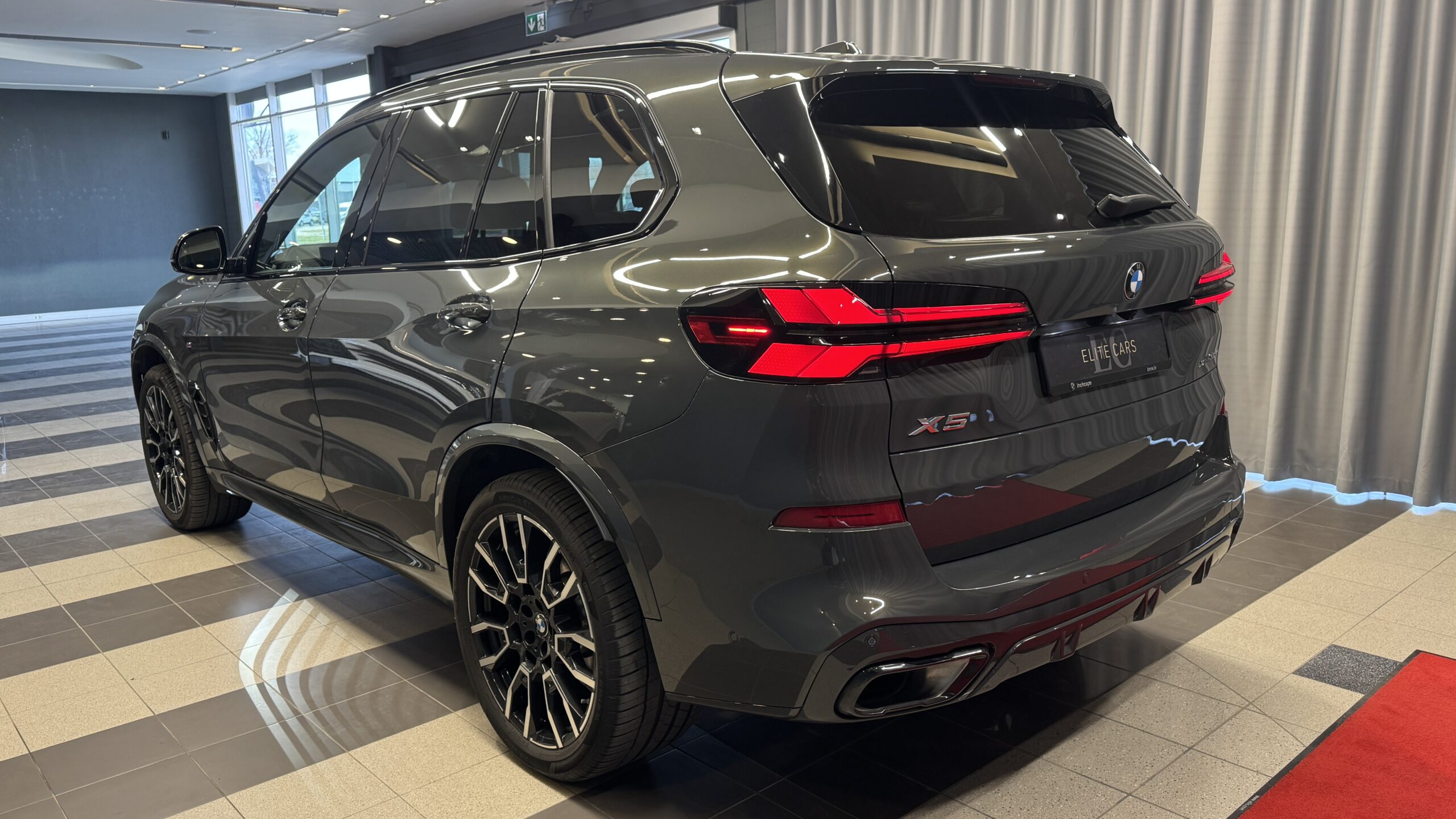 Car image 8
