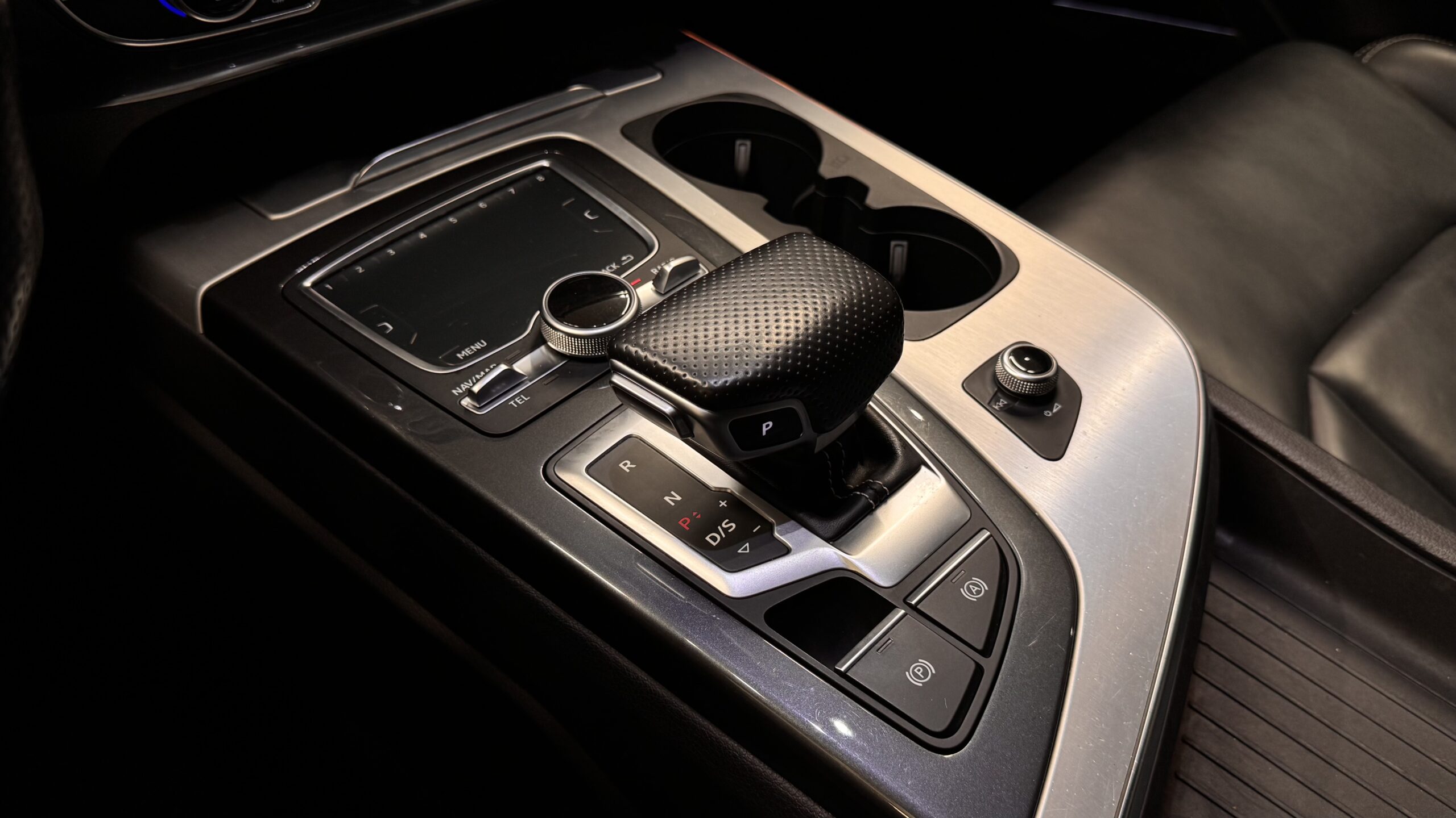 Car image 17