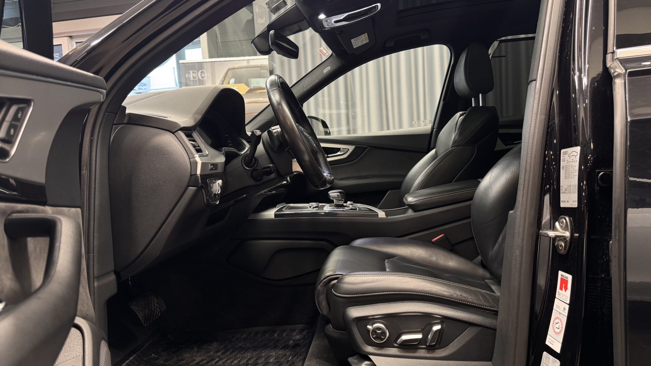 Car image 7