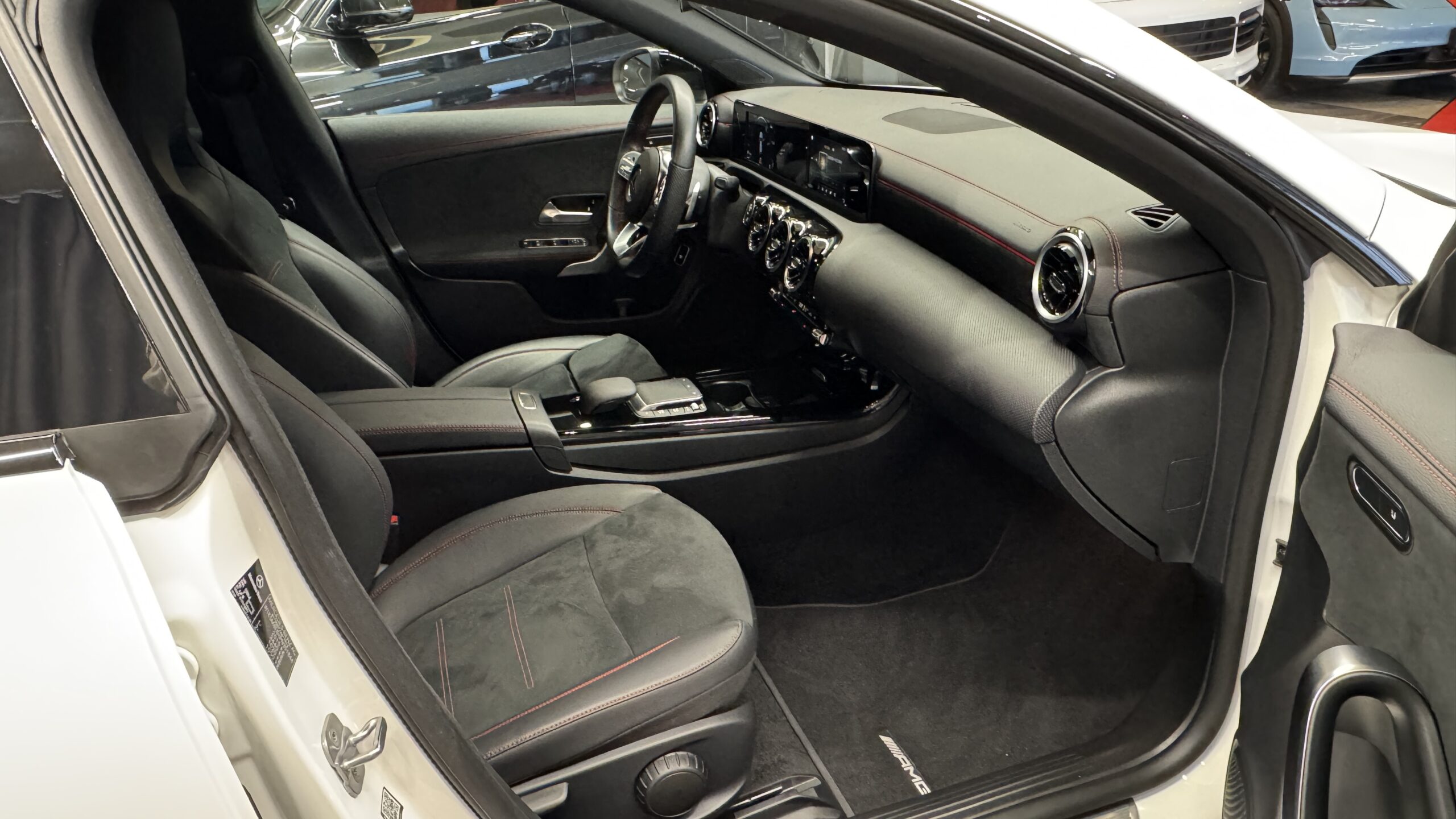 Car image 12