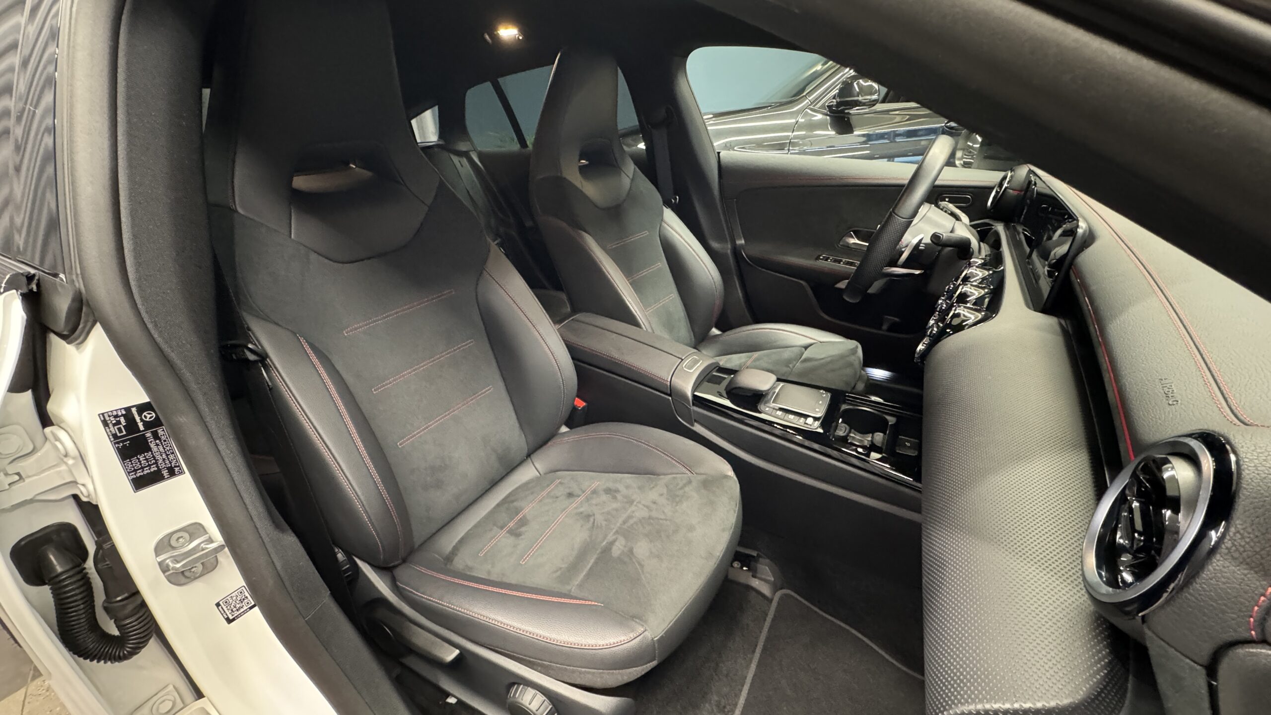 Car image 13
