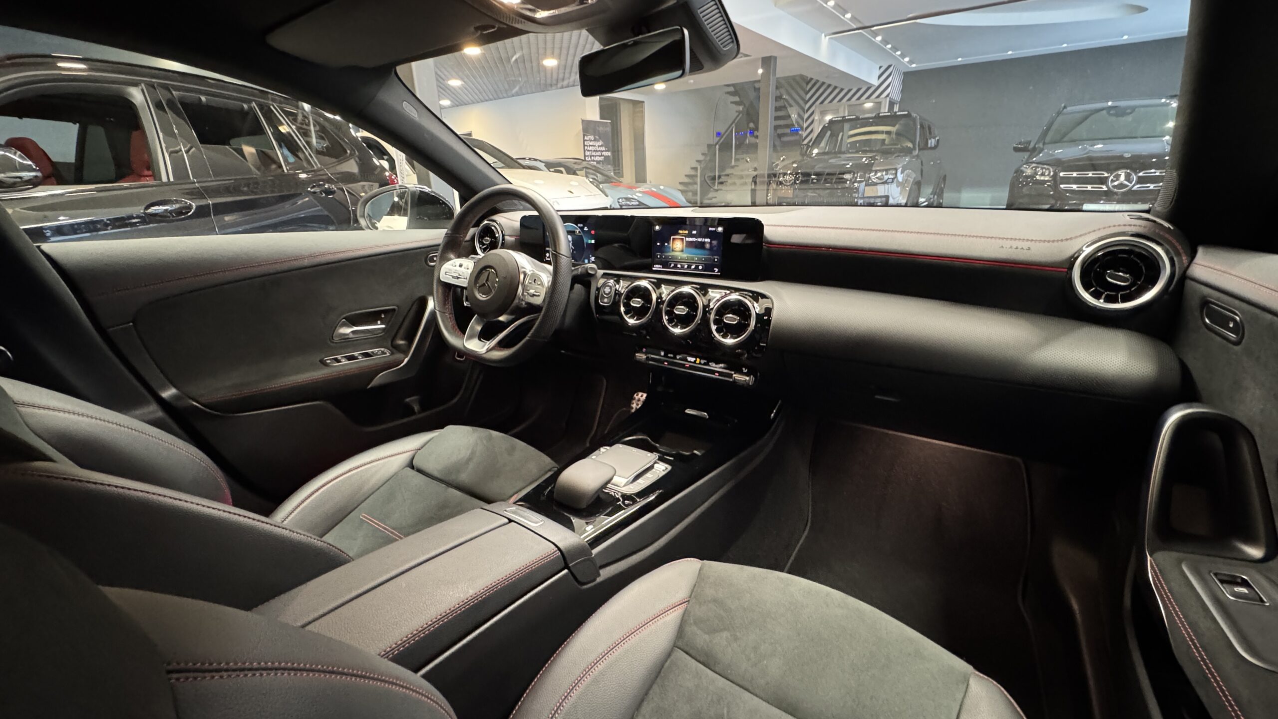 Car image 15