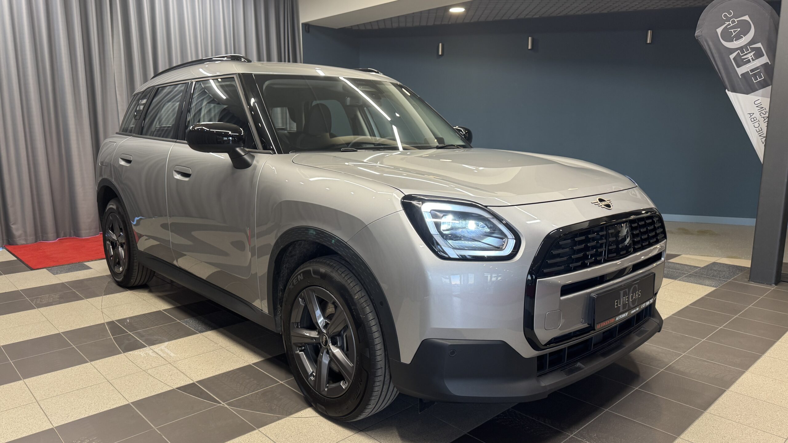 Car image 8