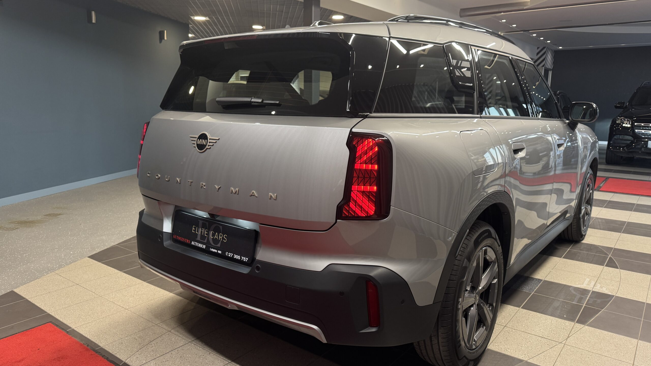 Car image 9