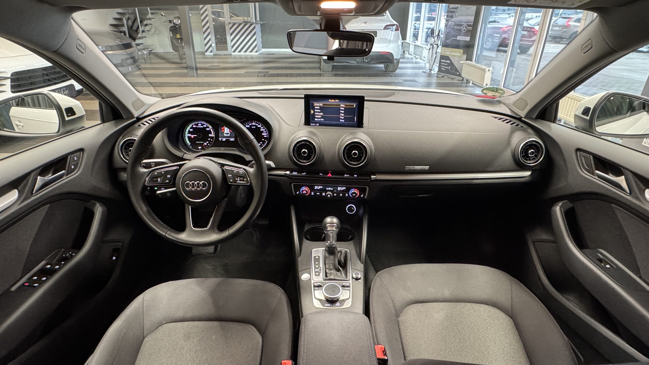 Car image 15