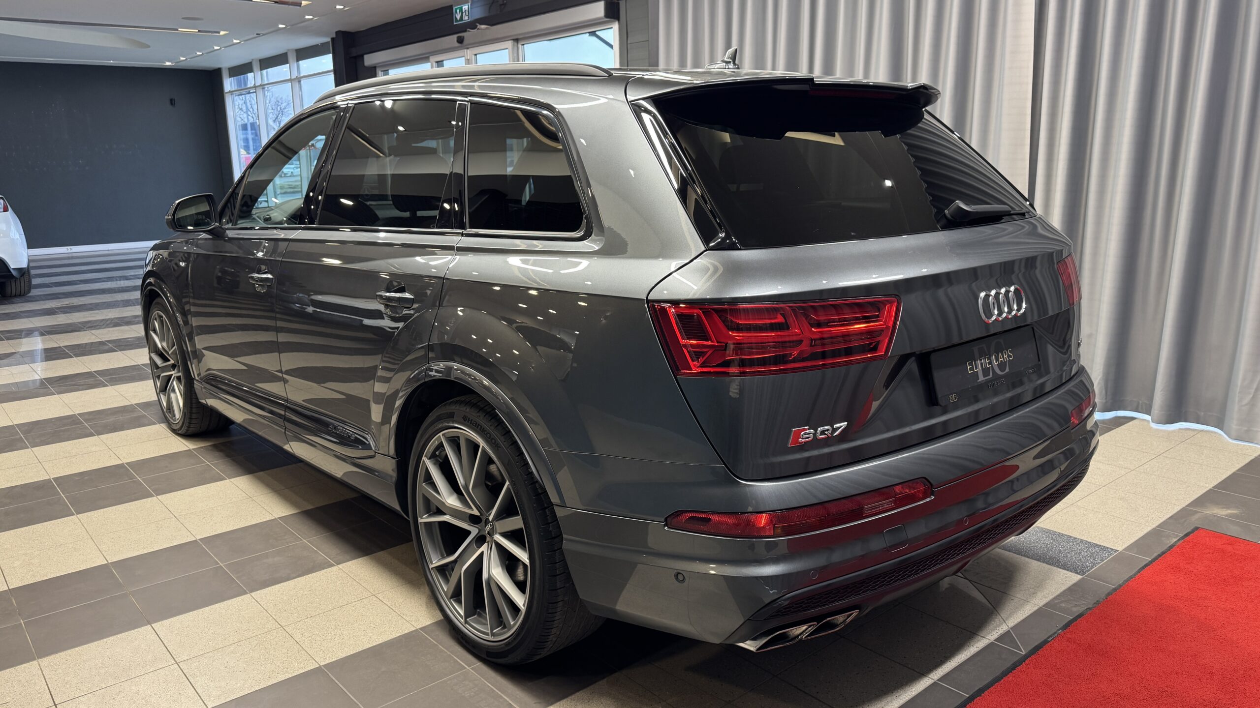 Car image 7