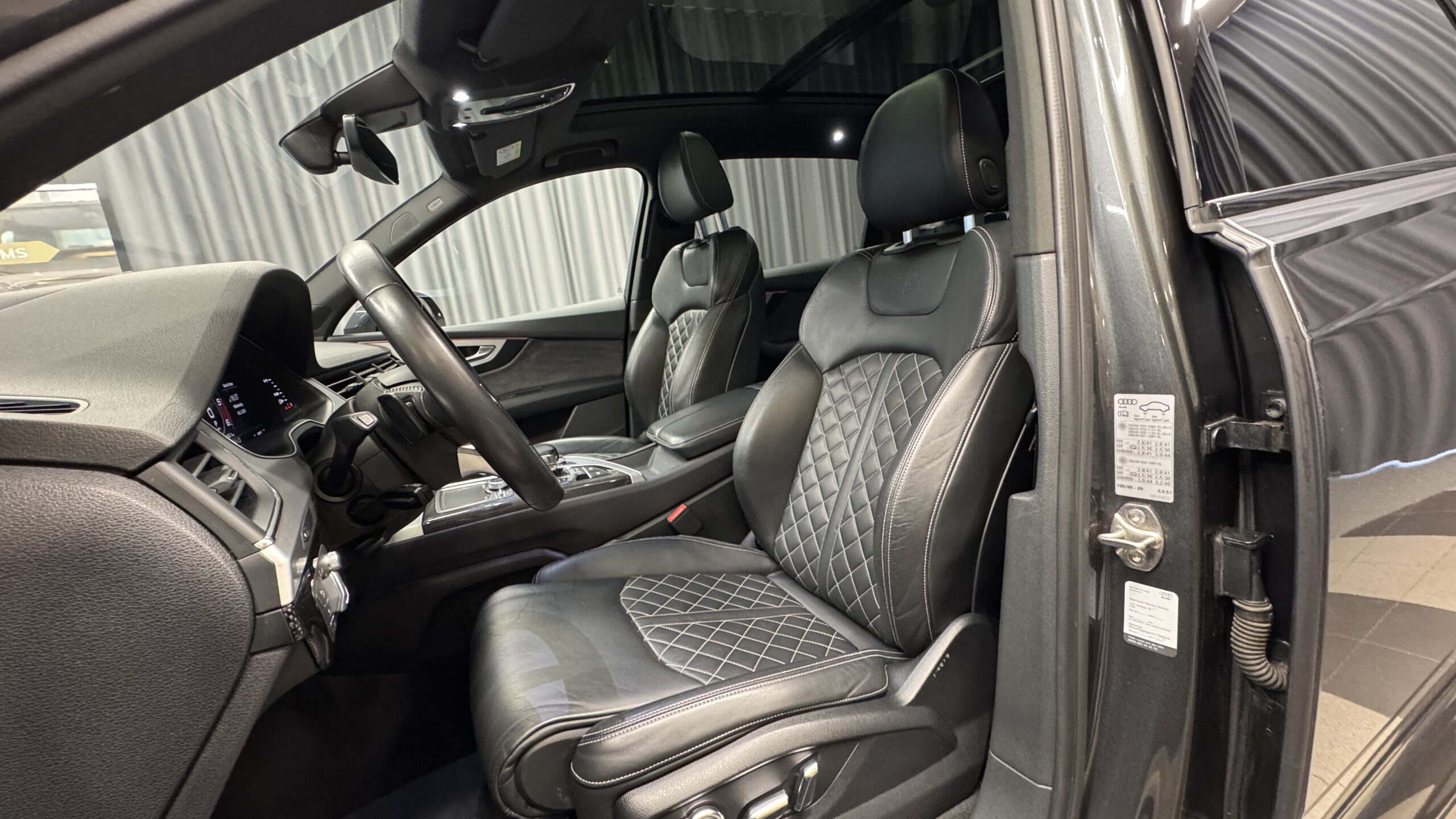 Car image 22