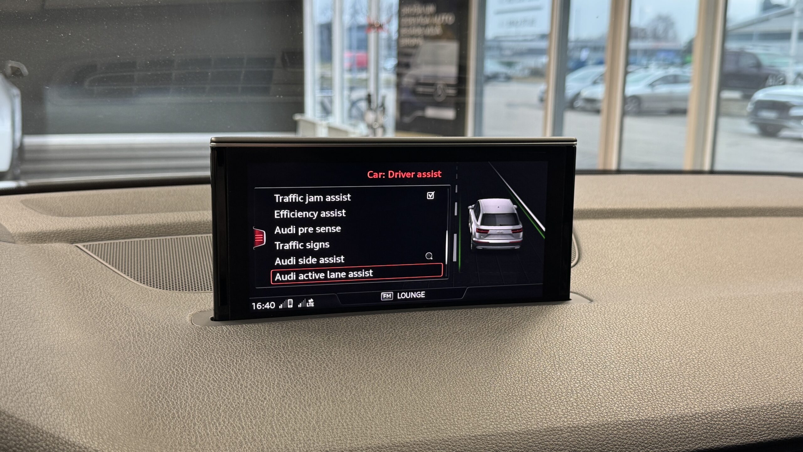 Car image 30