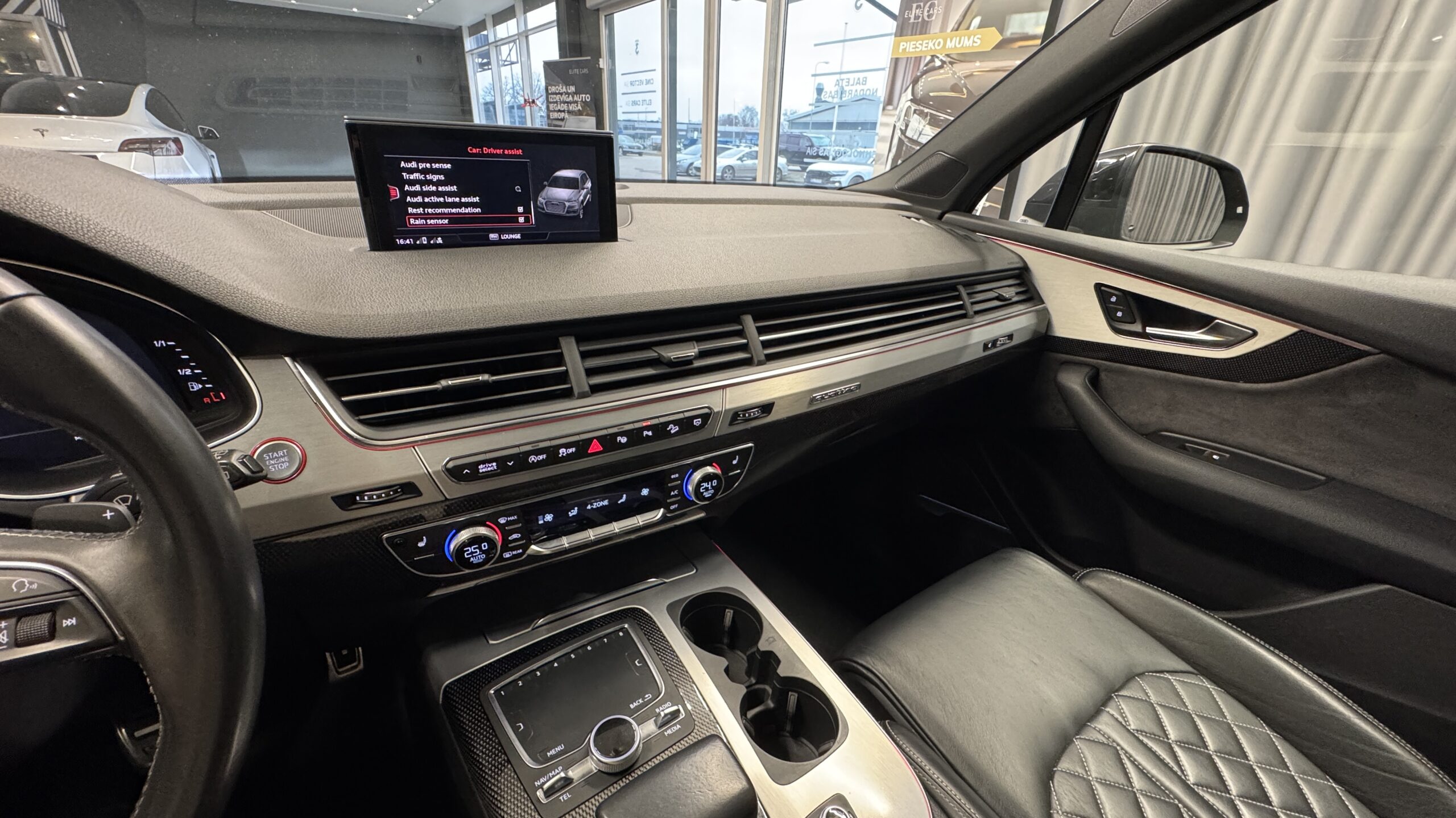 Car image 32