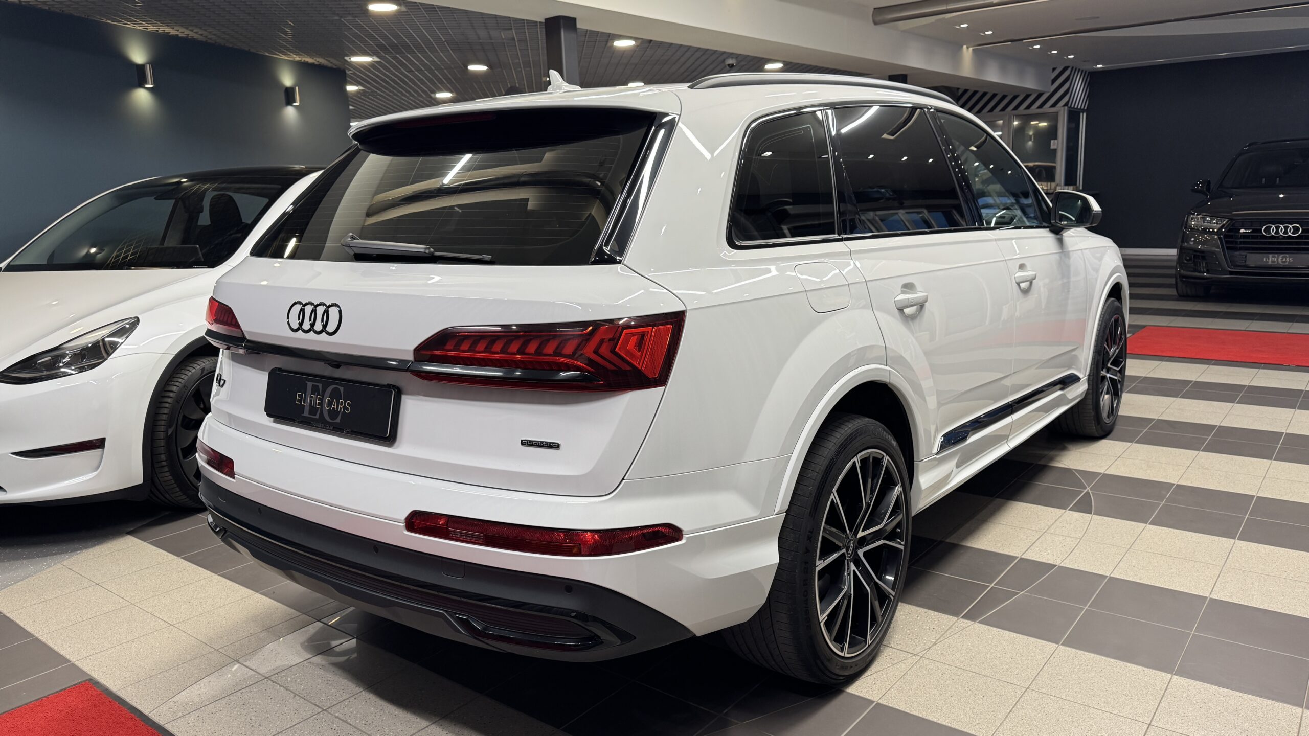 Car image 5