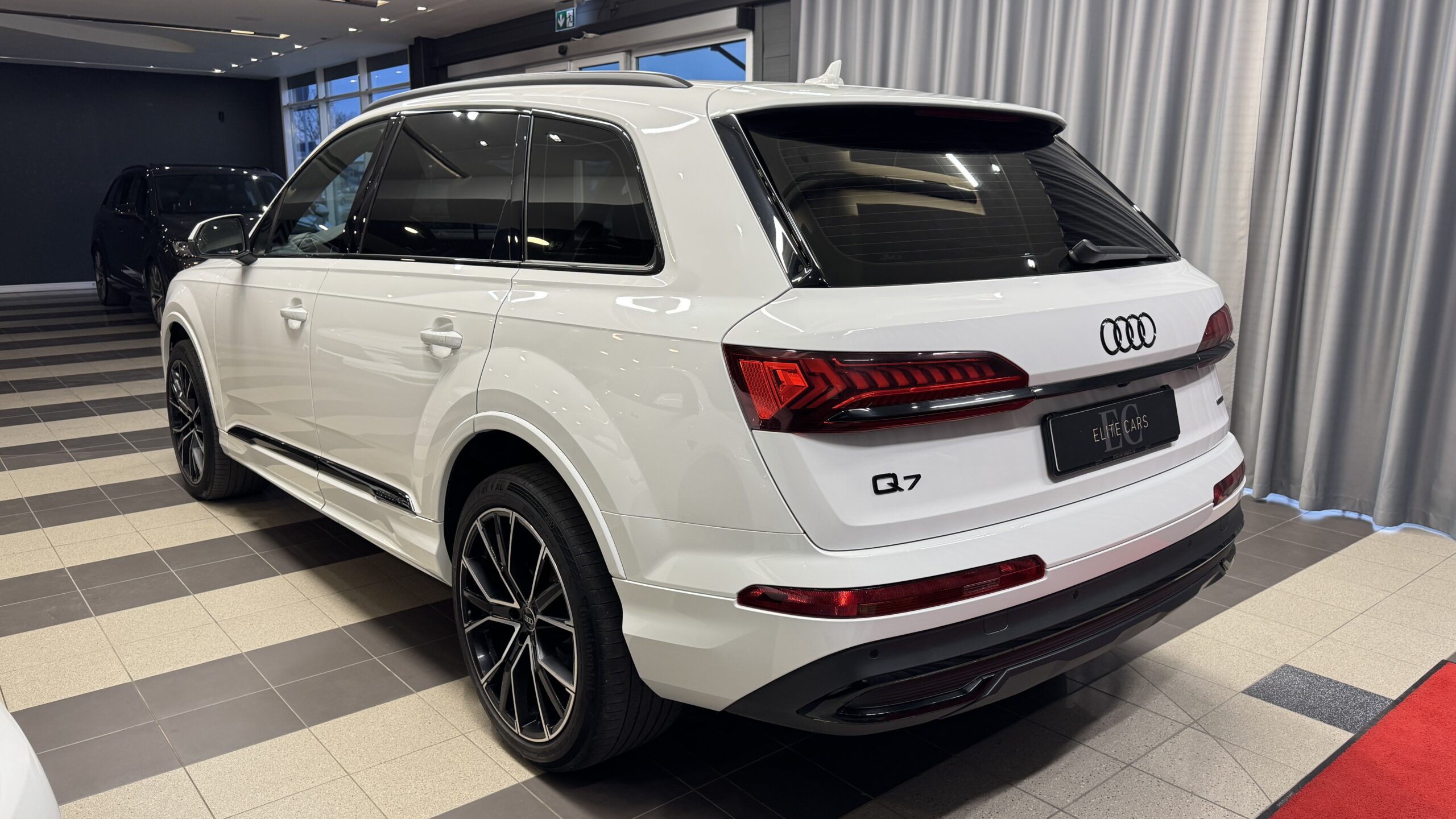 Car image 7