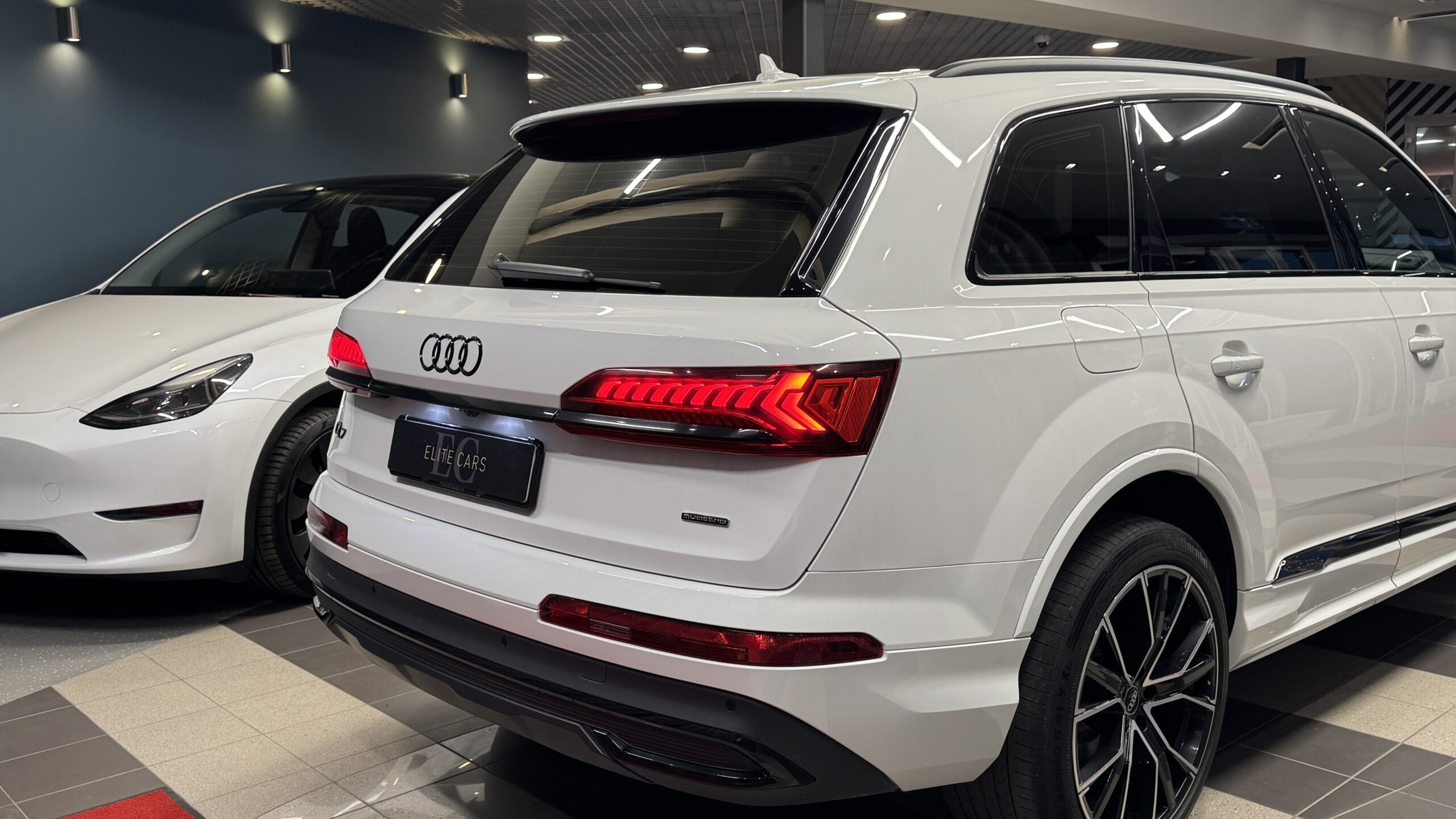 Car image 9