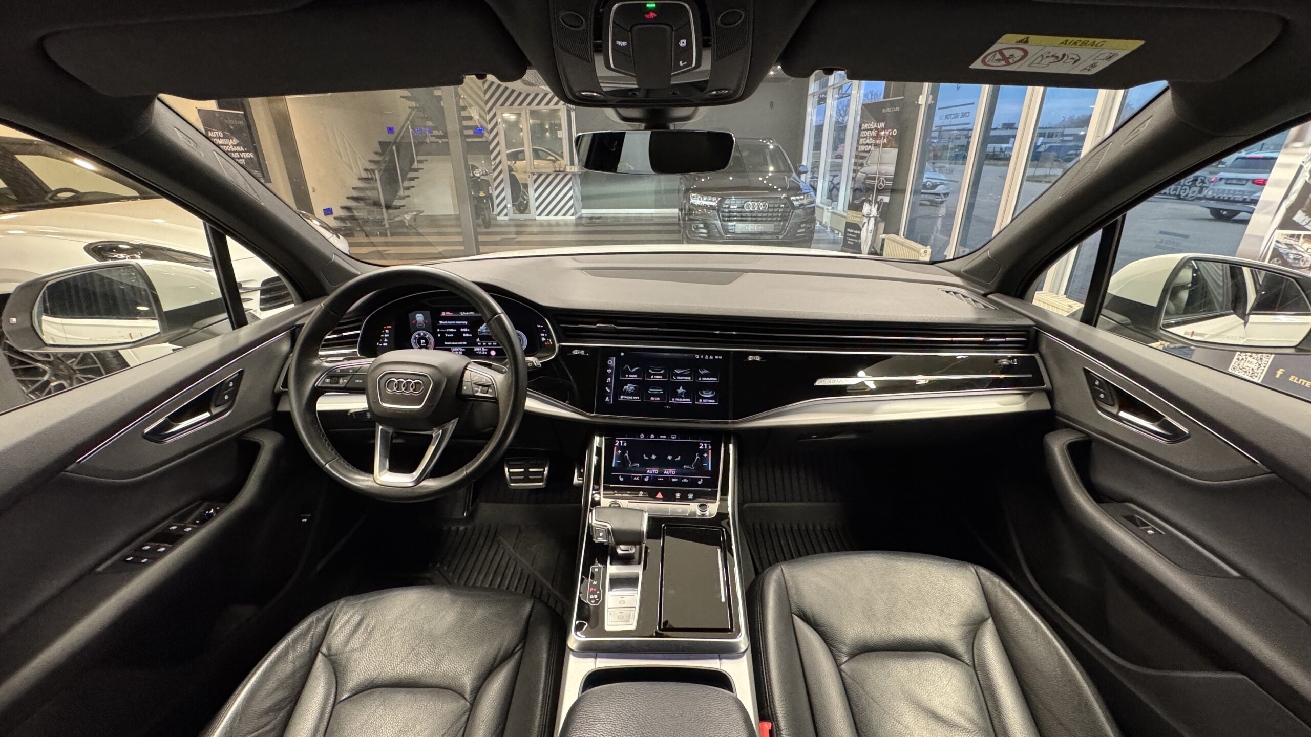 Car image 14
