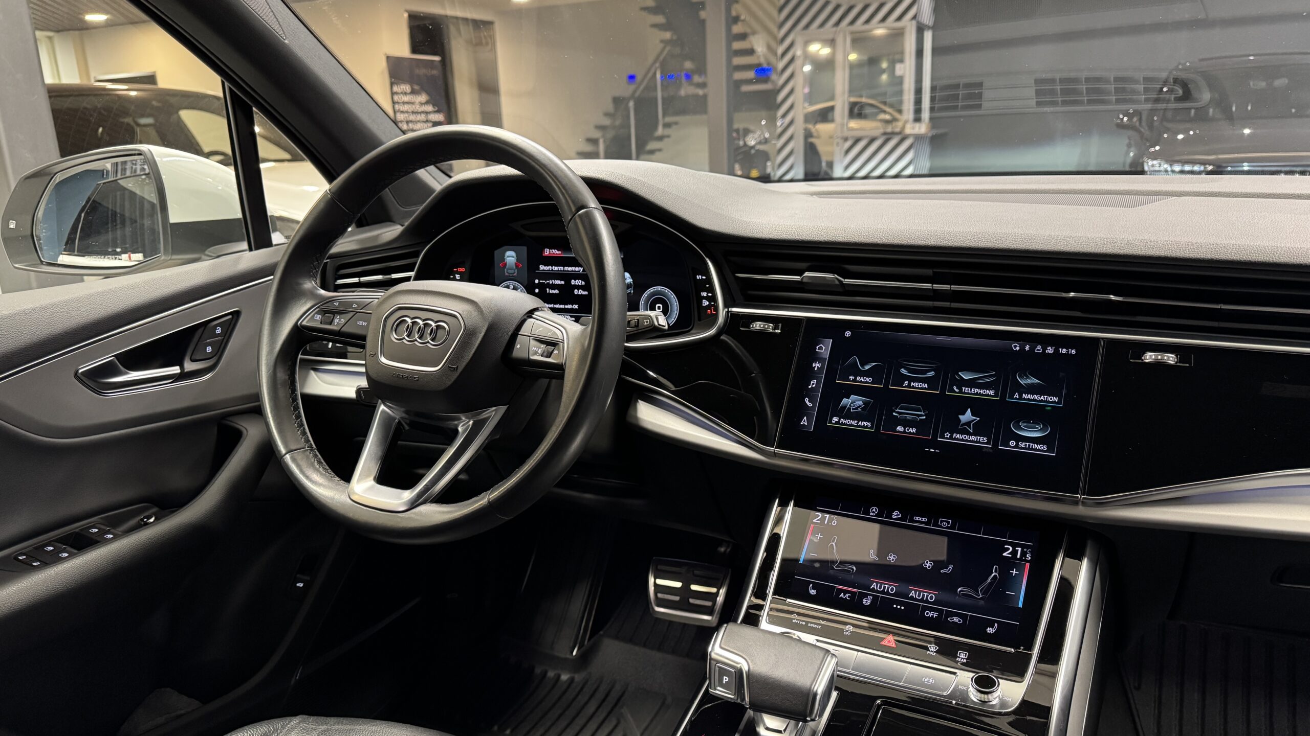 Car image 15
