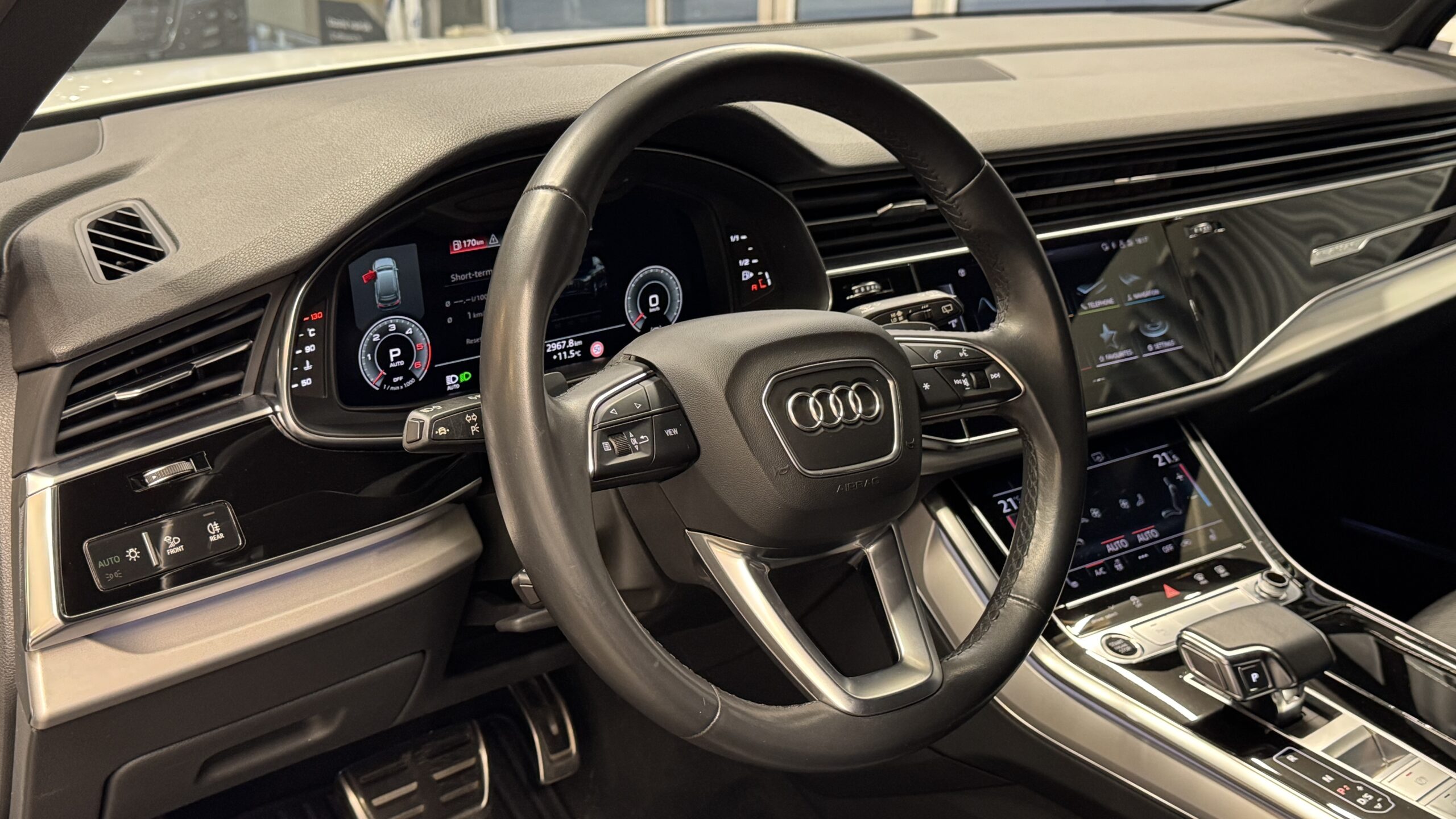 Car image 18