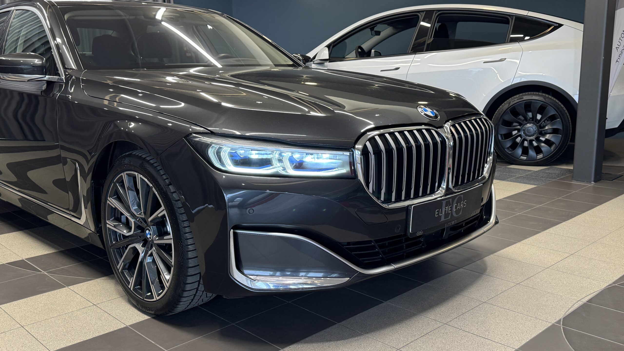 Car image 9