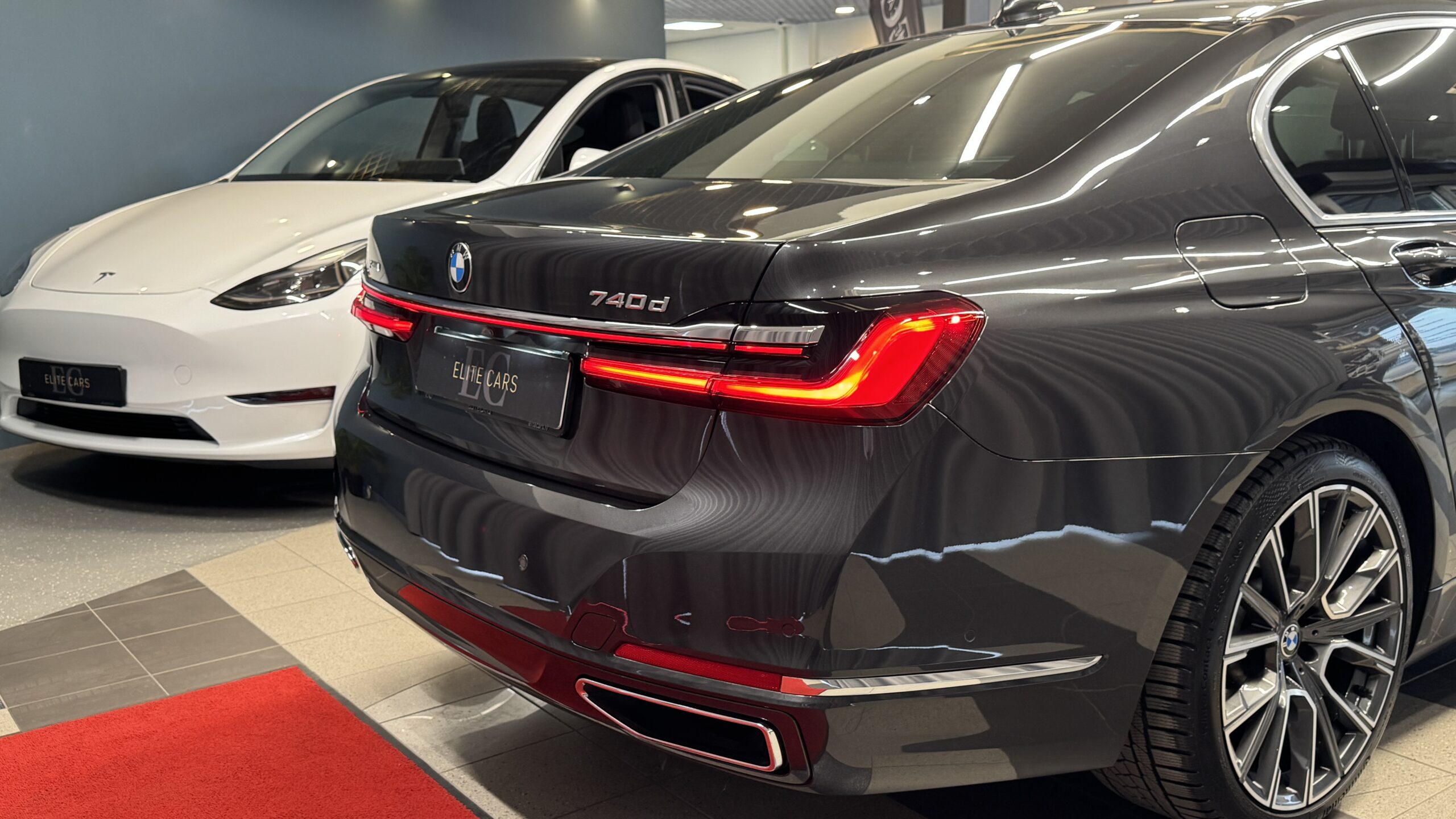 Car image 10