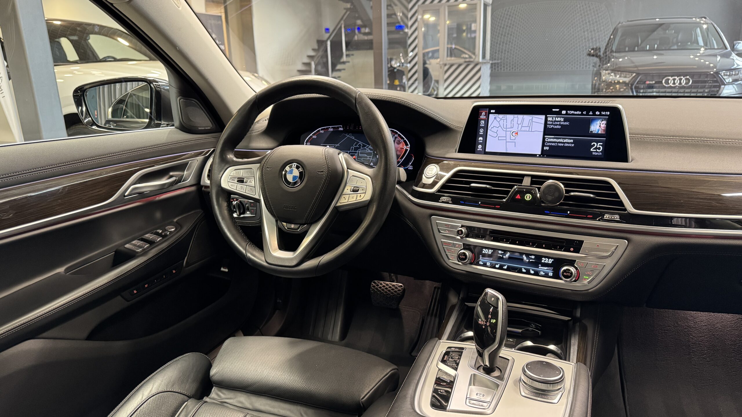 Car image 17