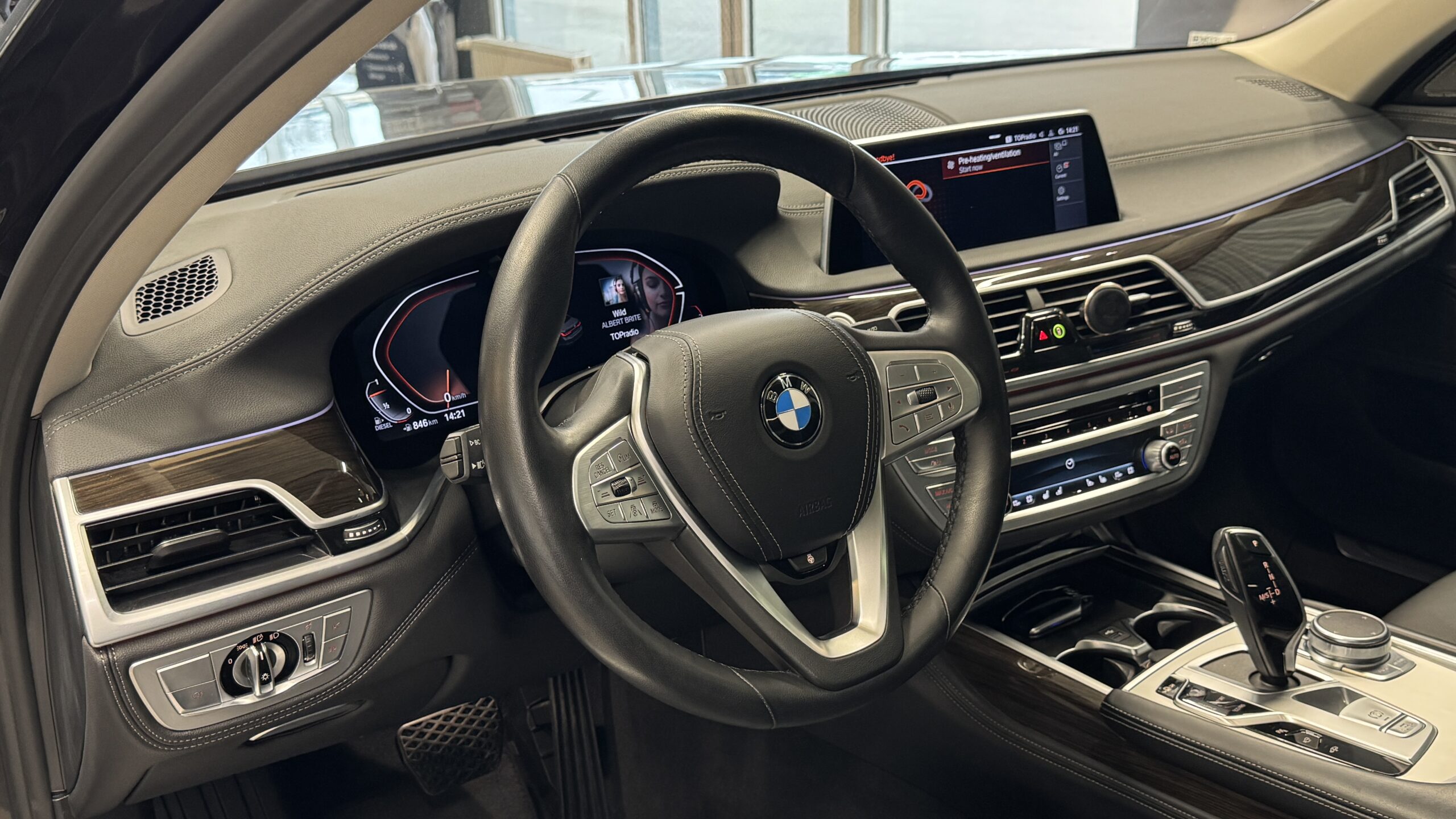 Car image 21