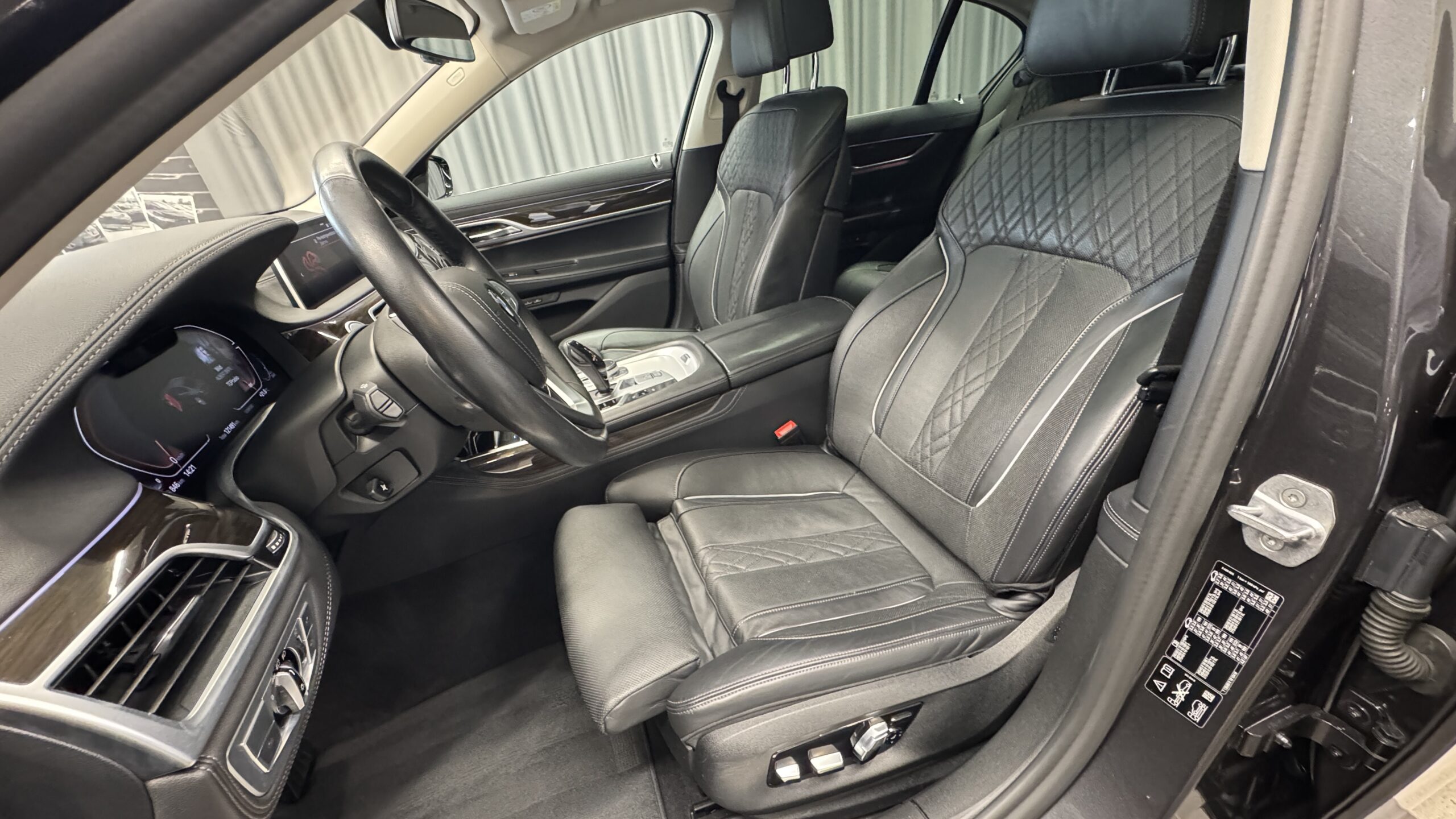 Car image 22