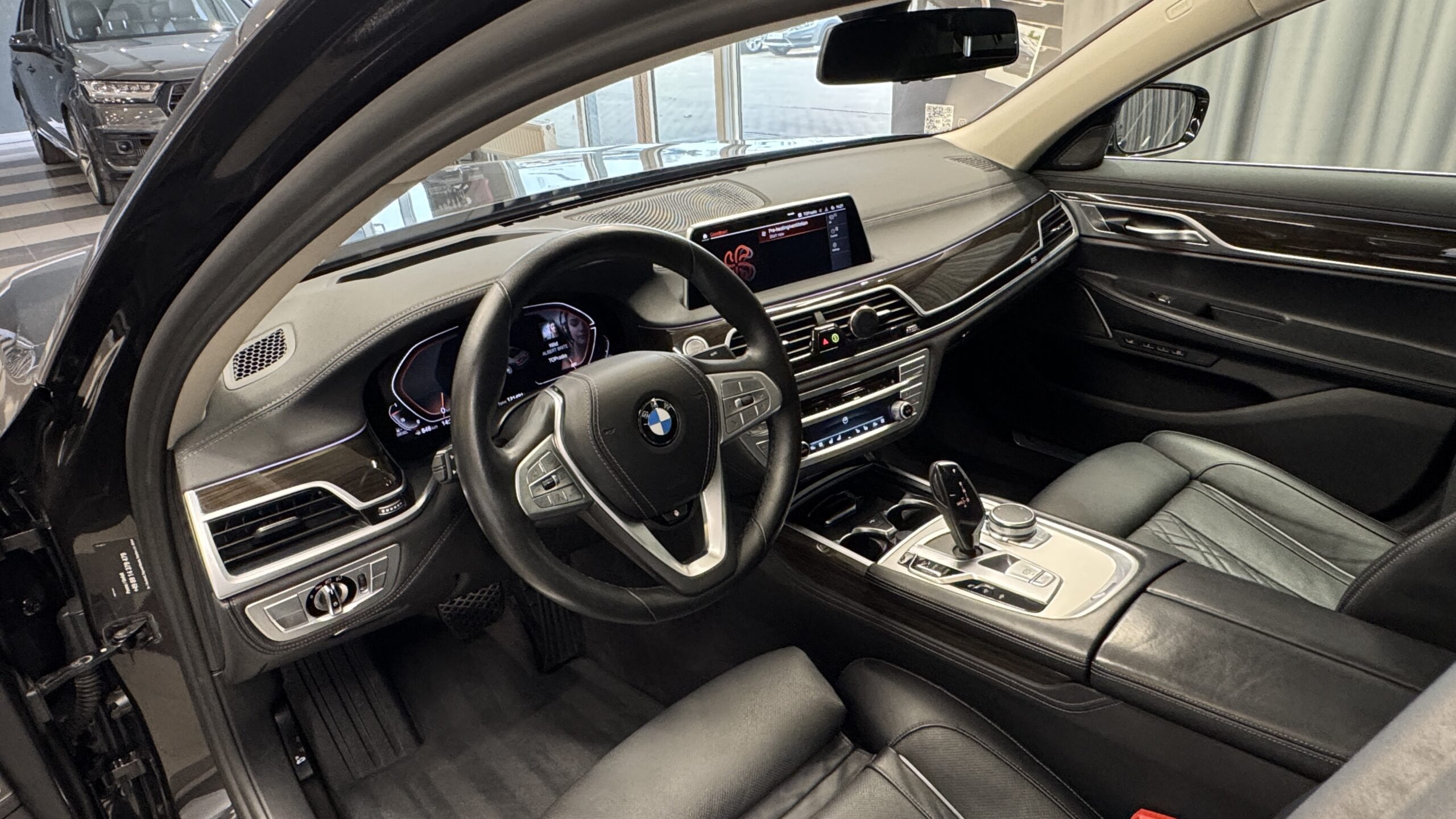 Car image 23