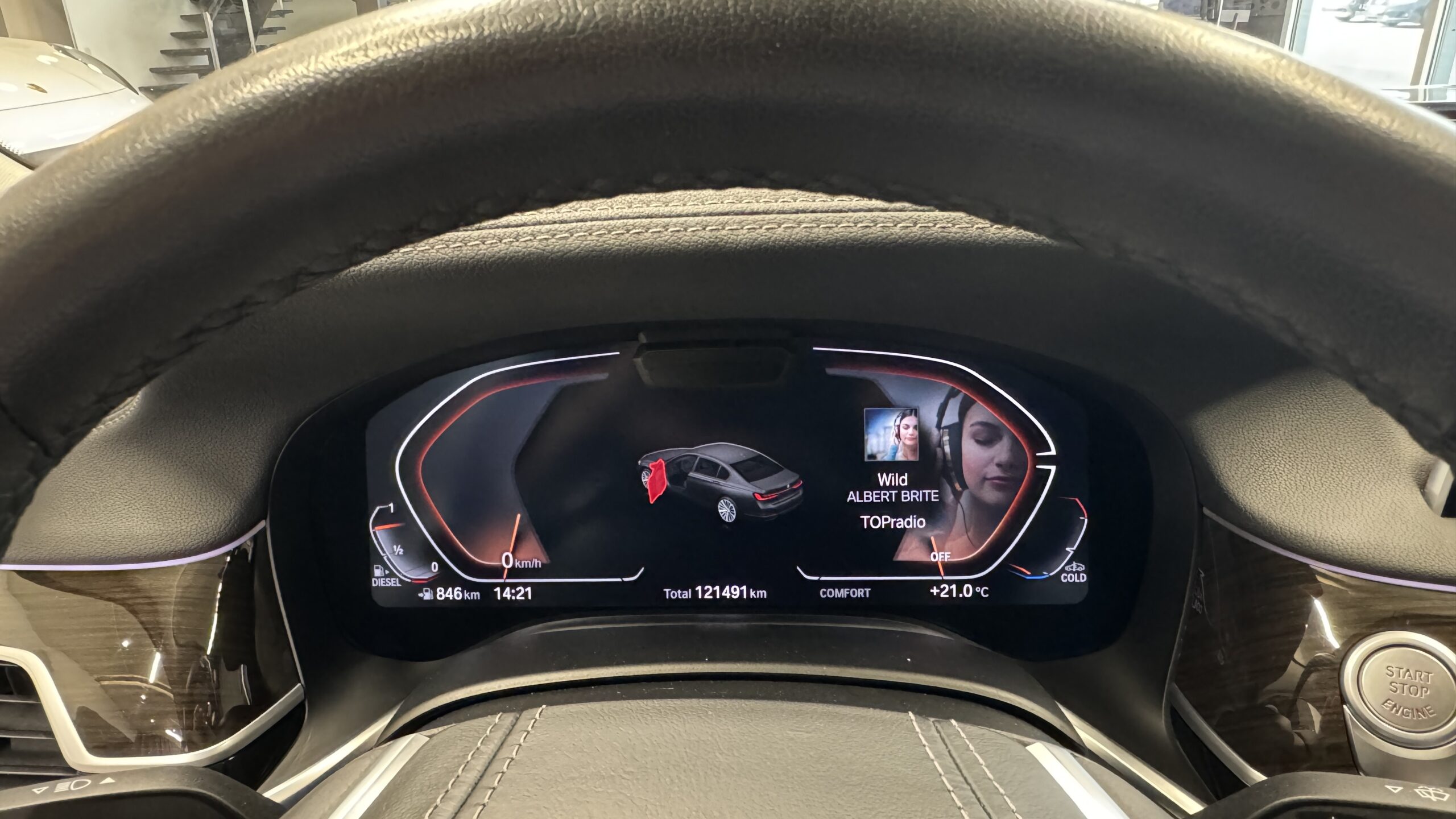 Car image 24