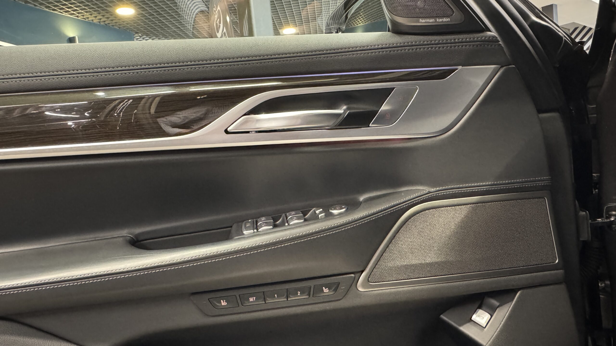 Car image 26