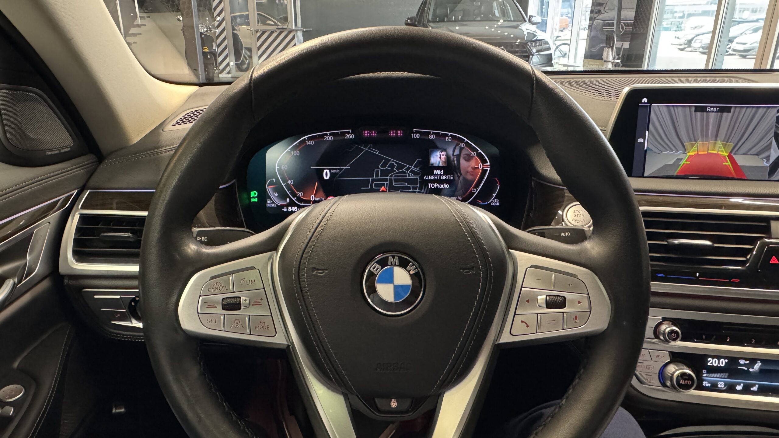 Car image 28