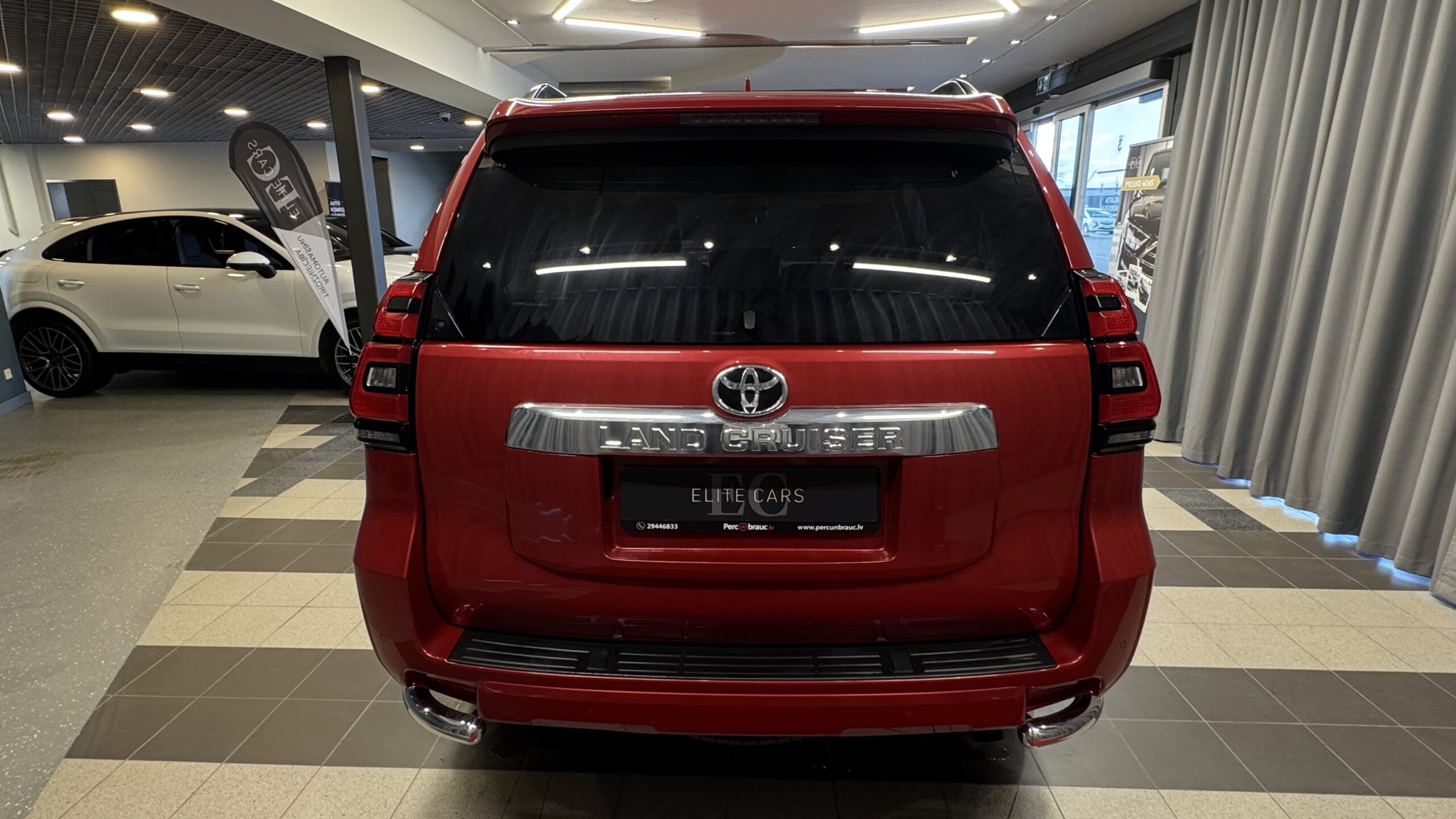 Car image 5