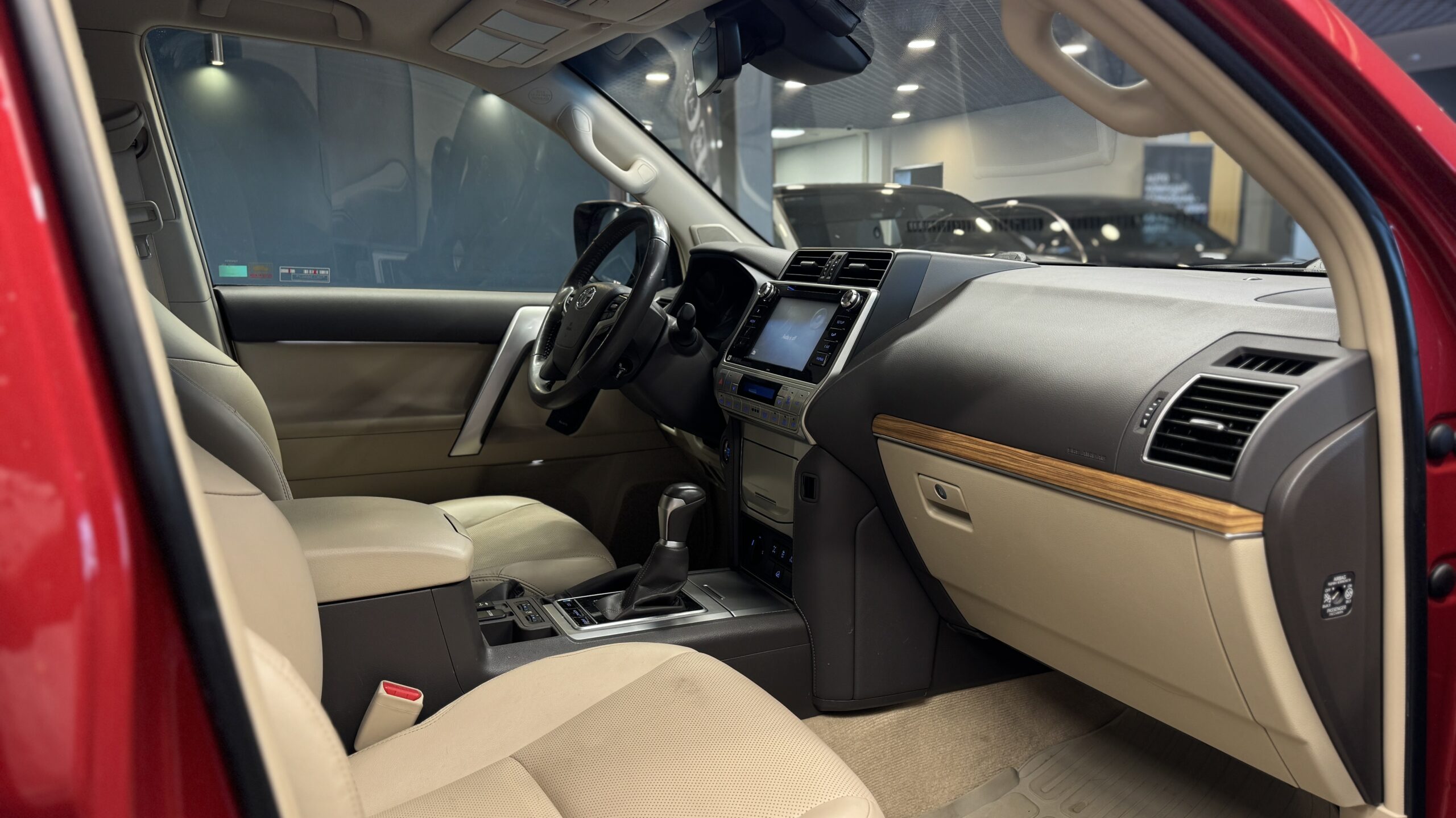 Car image 9