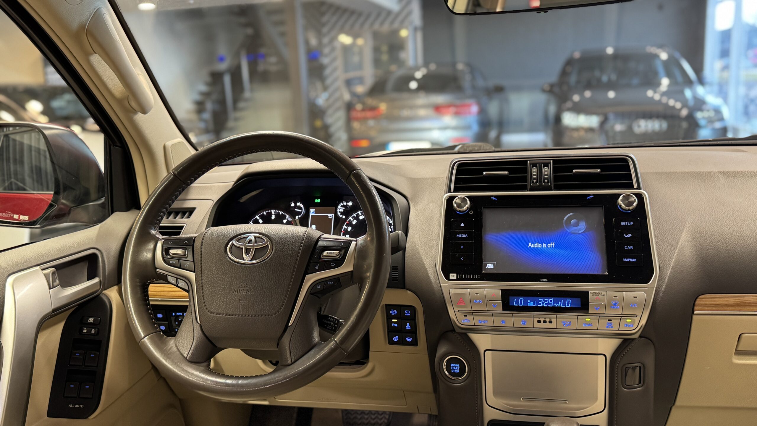 Car image 15