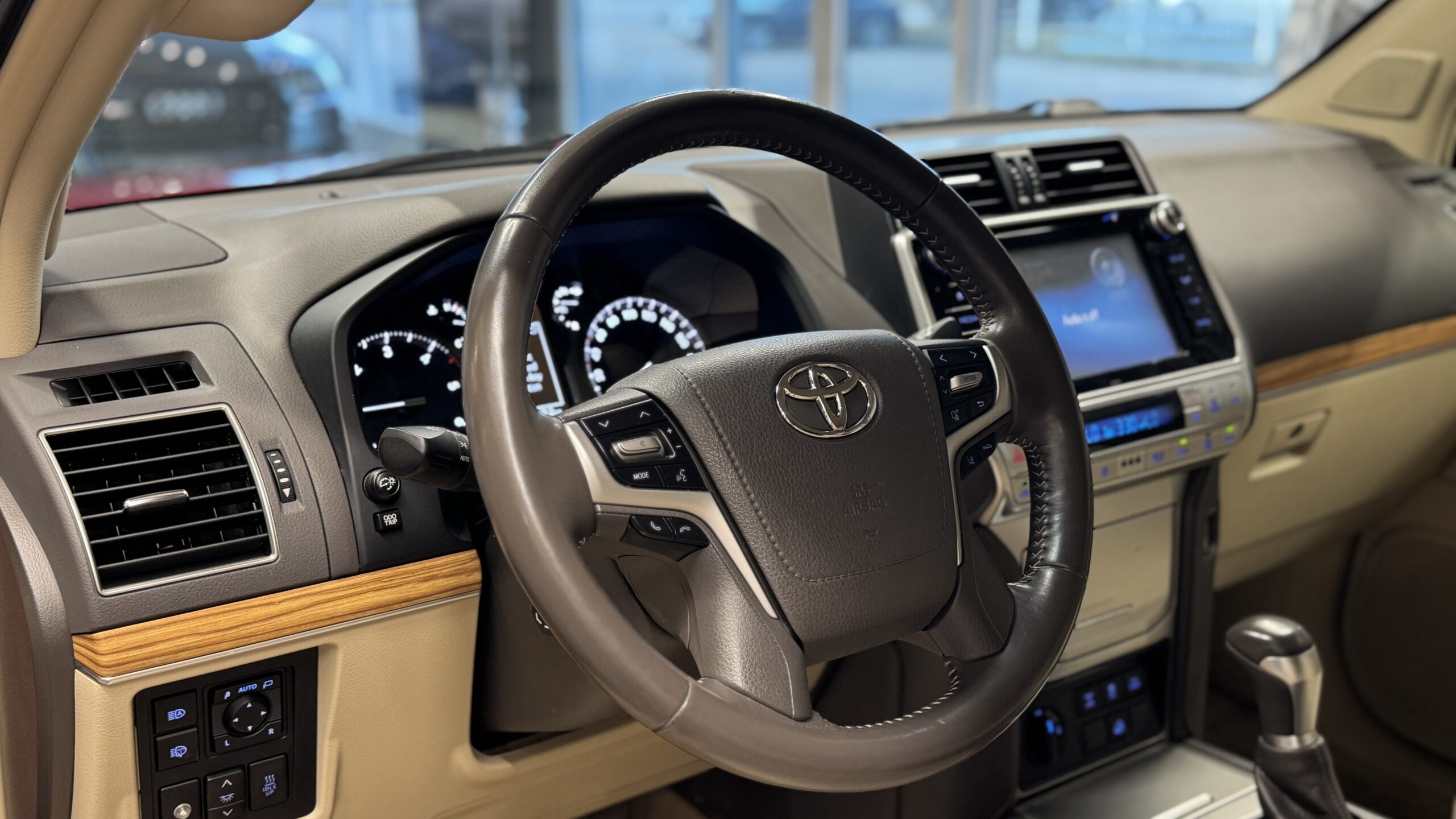Car image 18