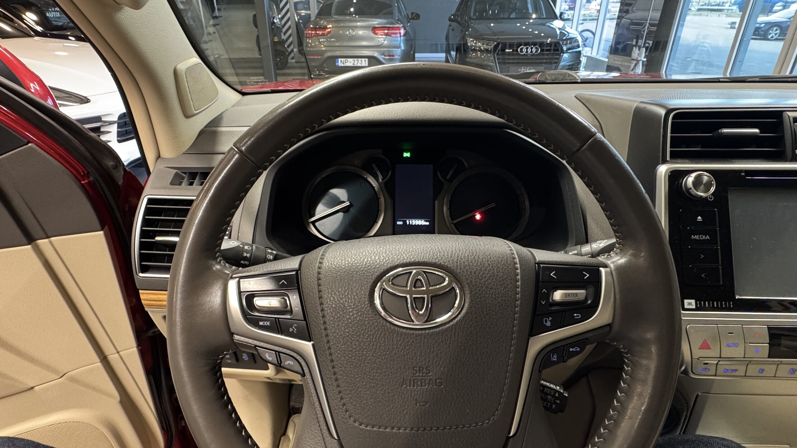 Car image 25