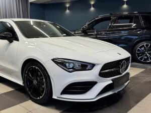 Kur pirkt lietotu auto. Mercedes Benz CLA auto salonā