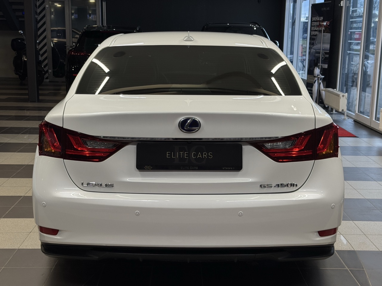 Car image 4