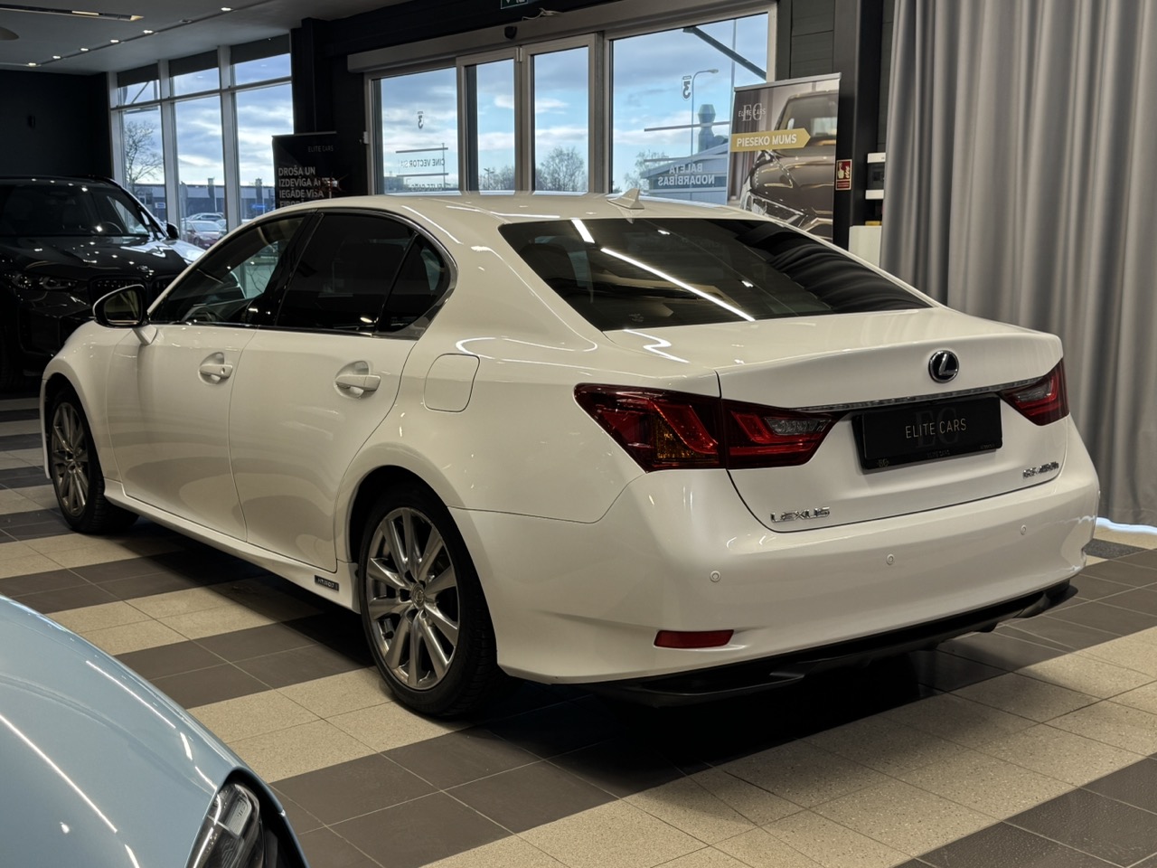 Car image 5