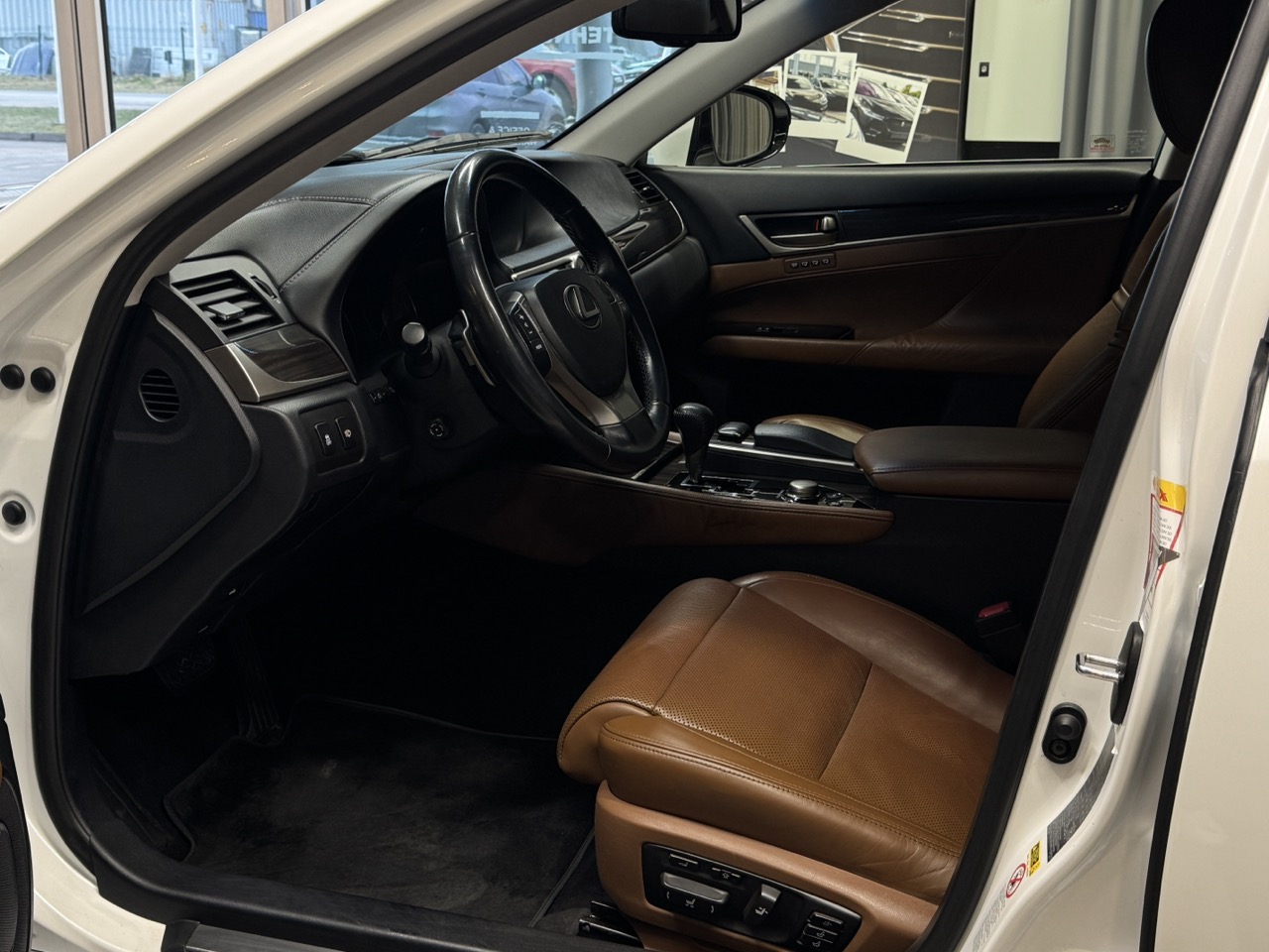 Car image 7