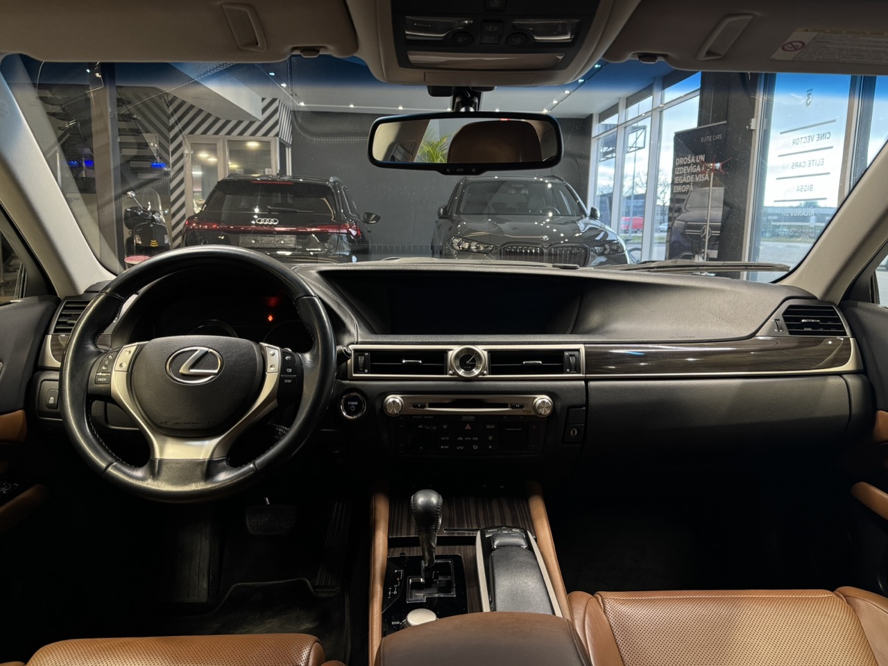 Car image 12