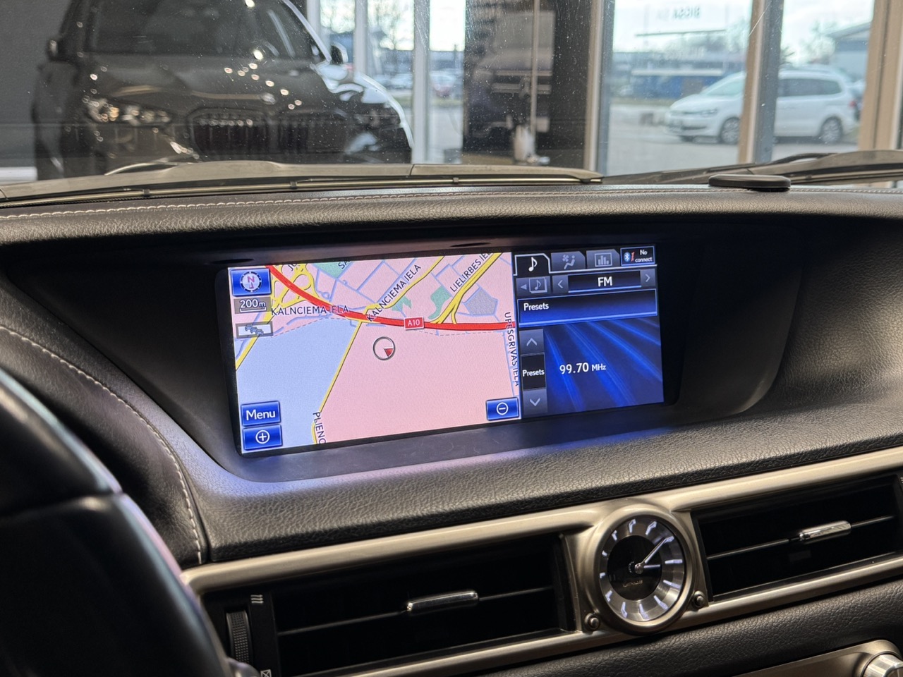 Car image 19