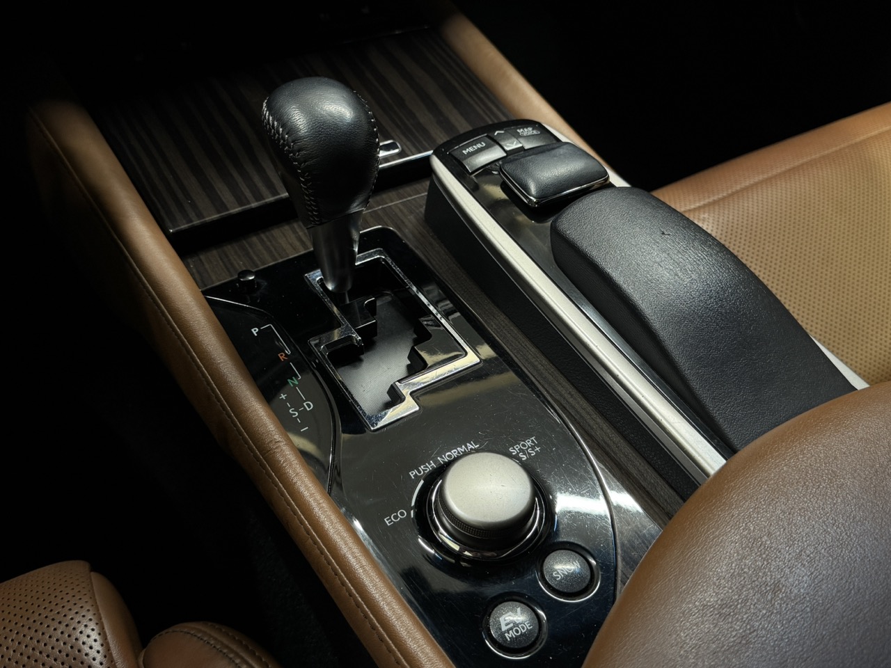 Car image 23