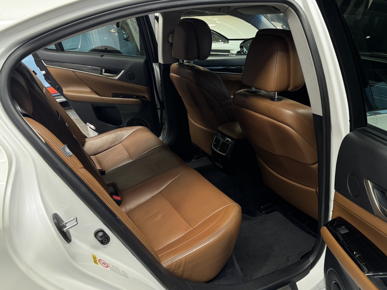 Car image 26