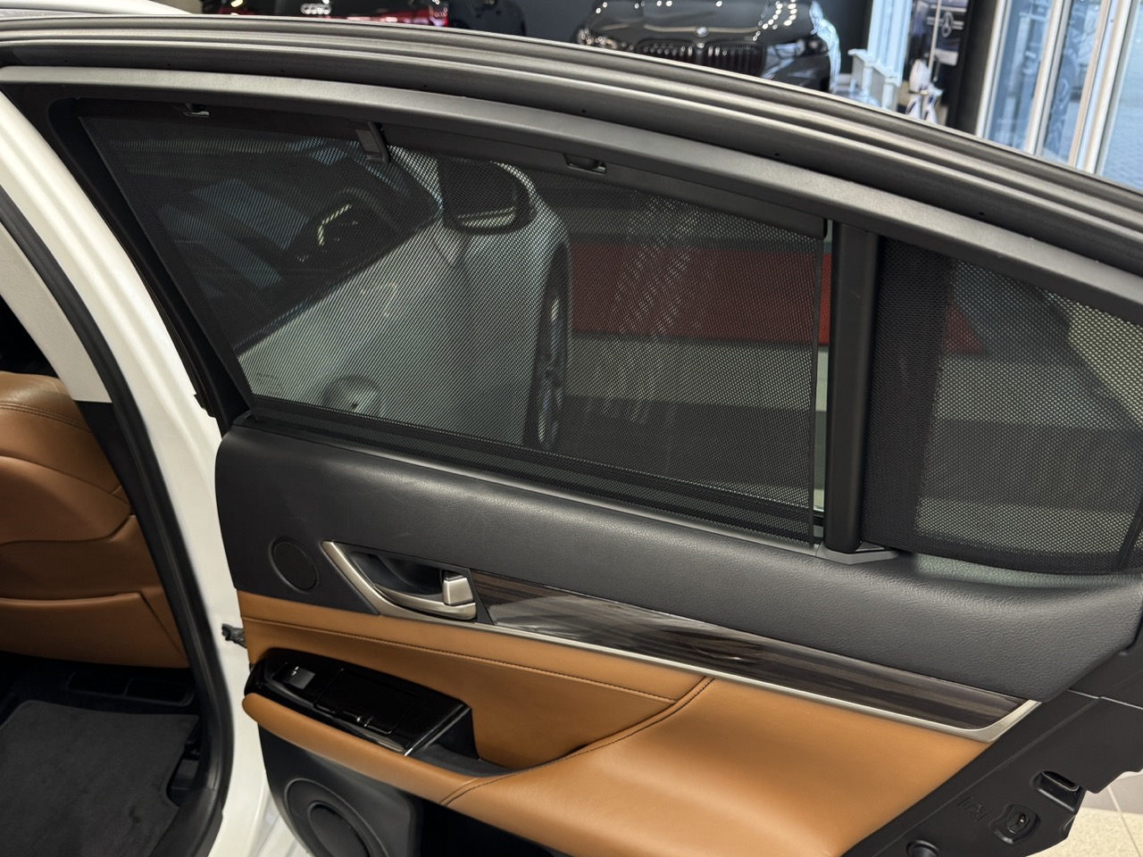 Car image 28