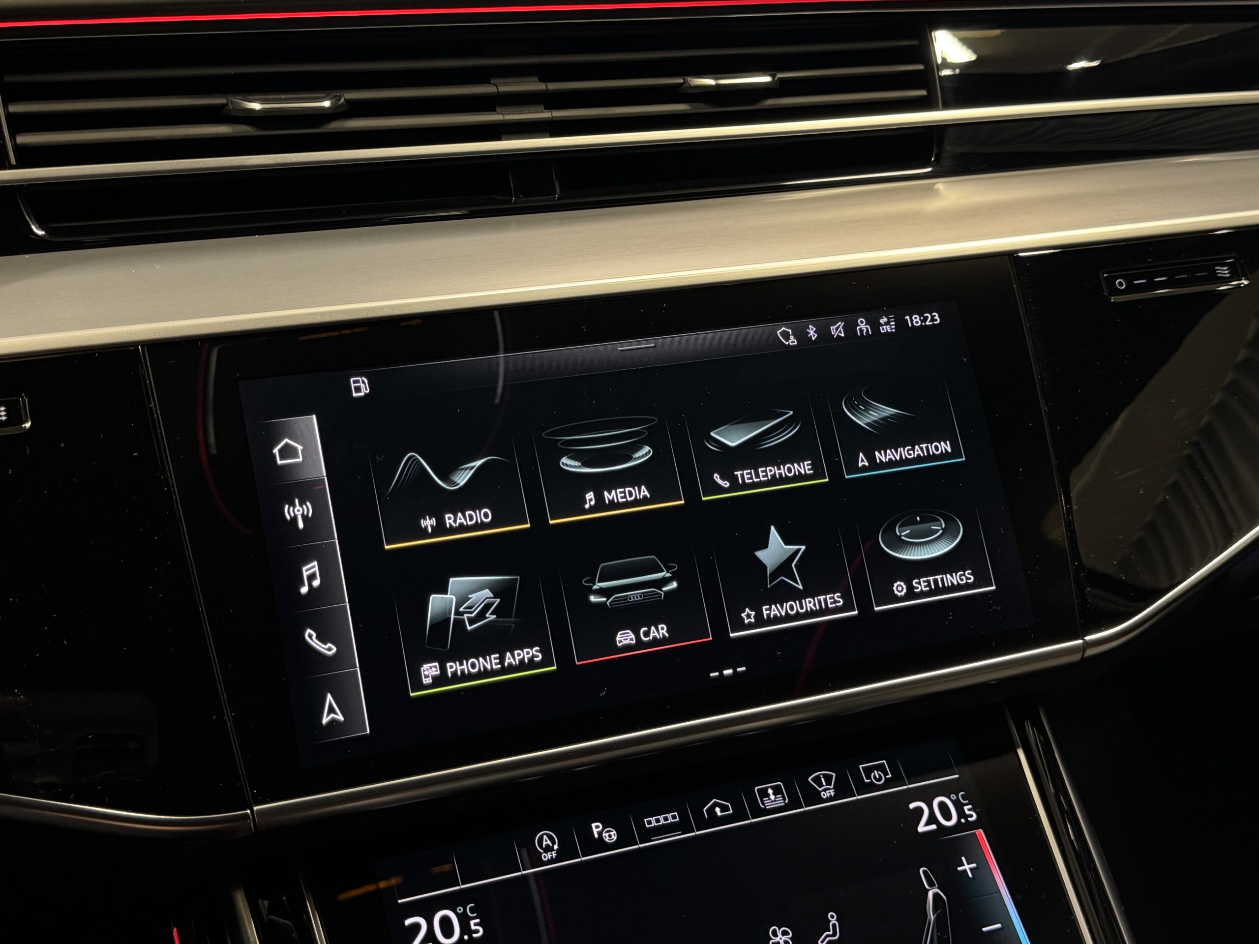 Car image 17