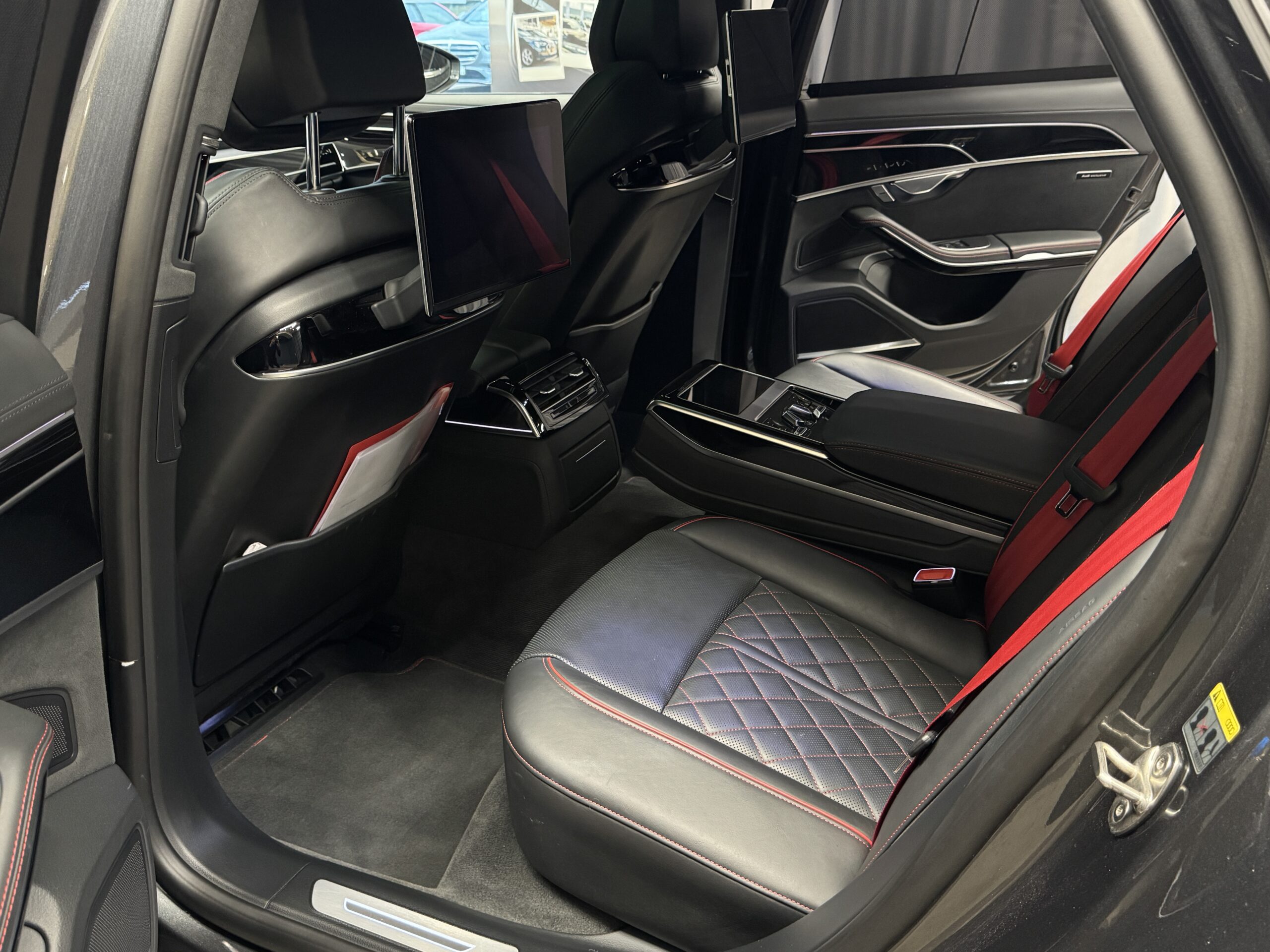 Car image 29