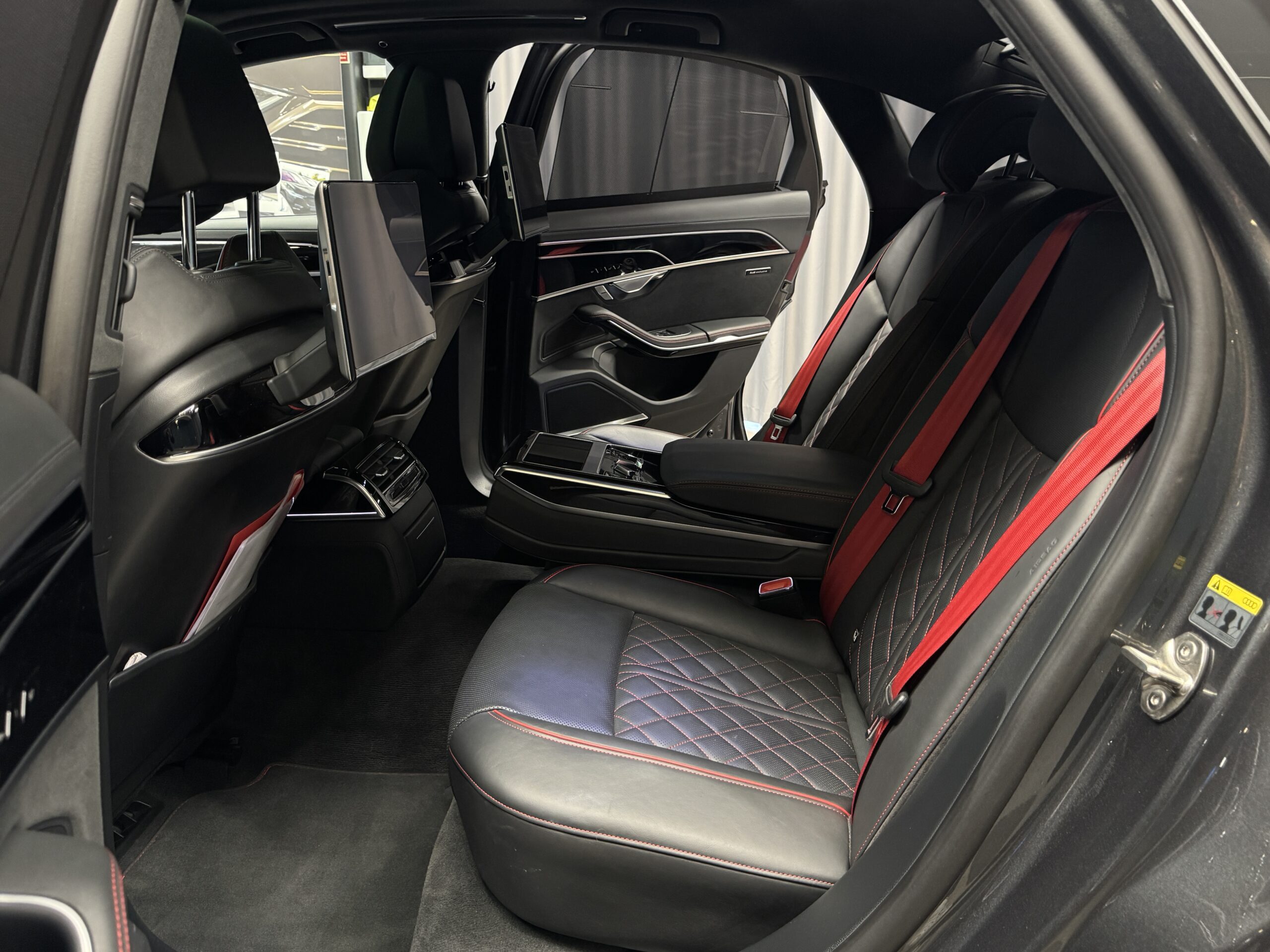 Car image 30