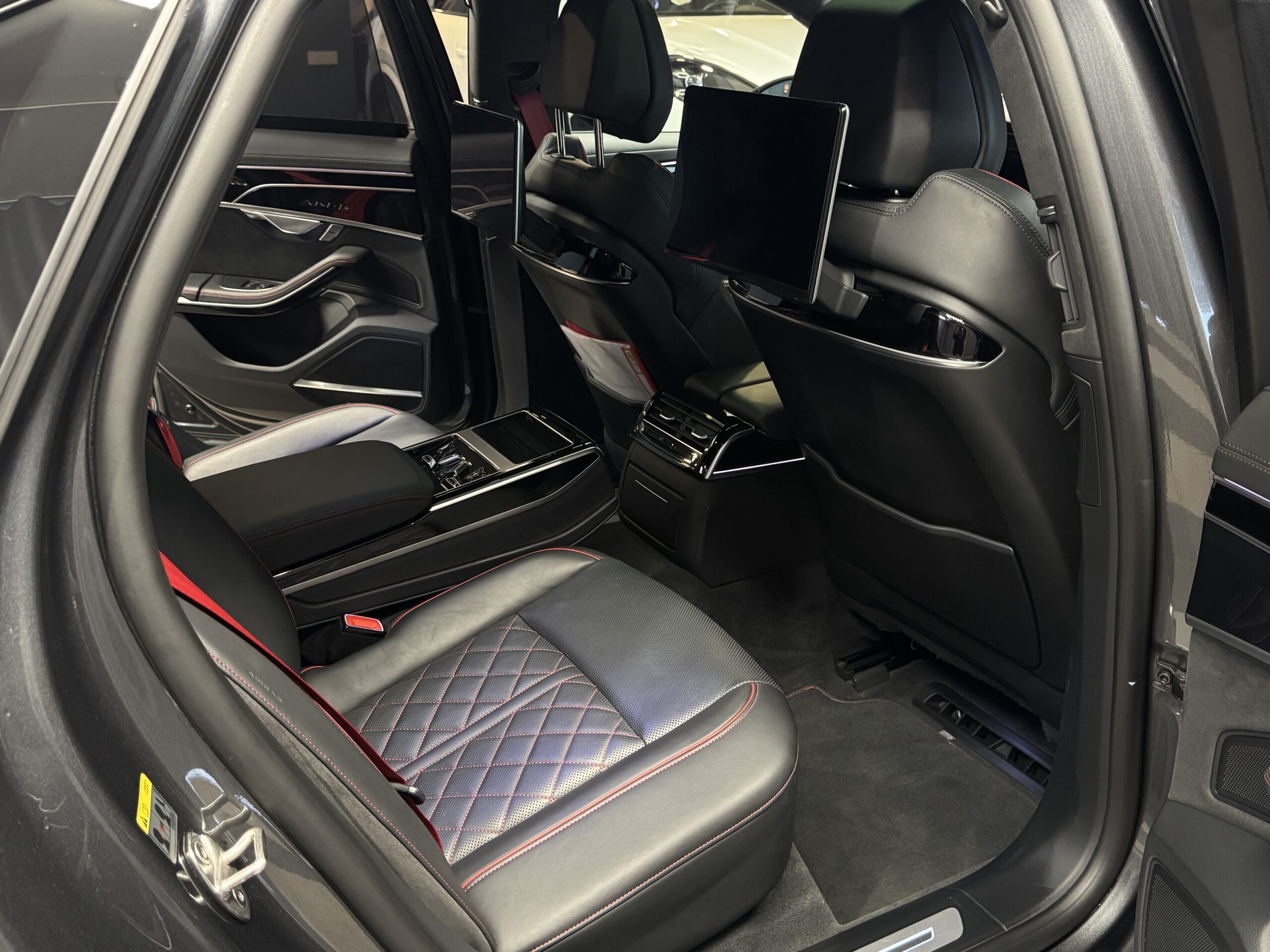 Car image 32