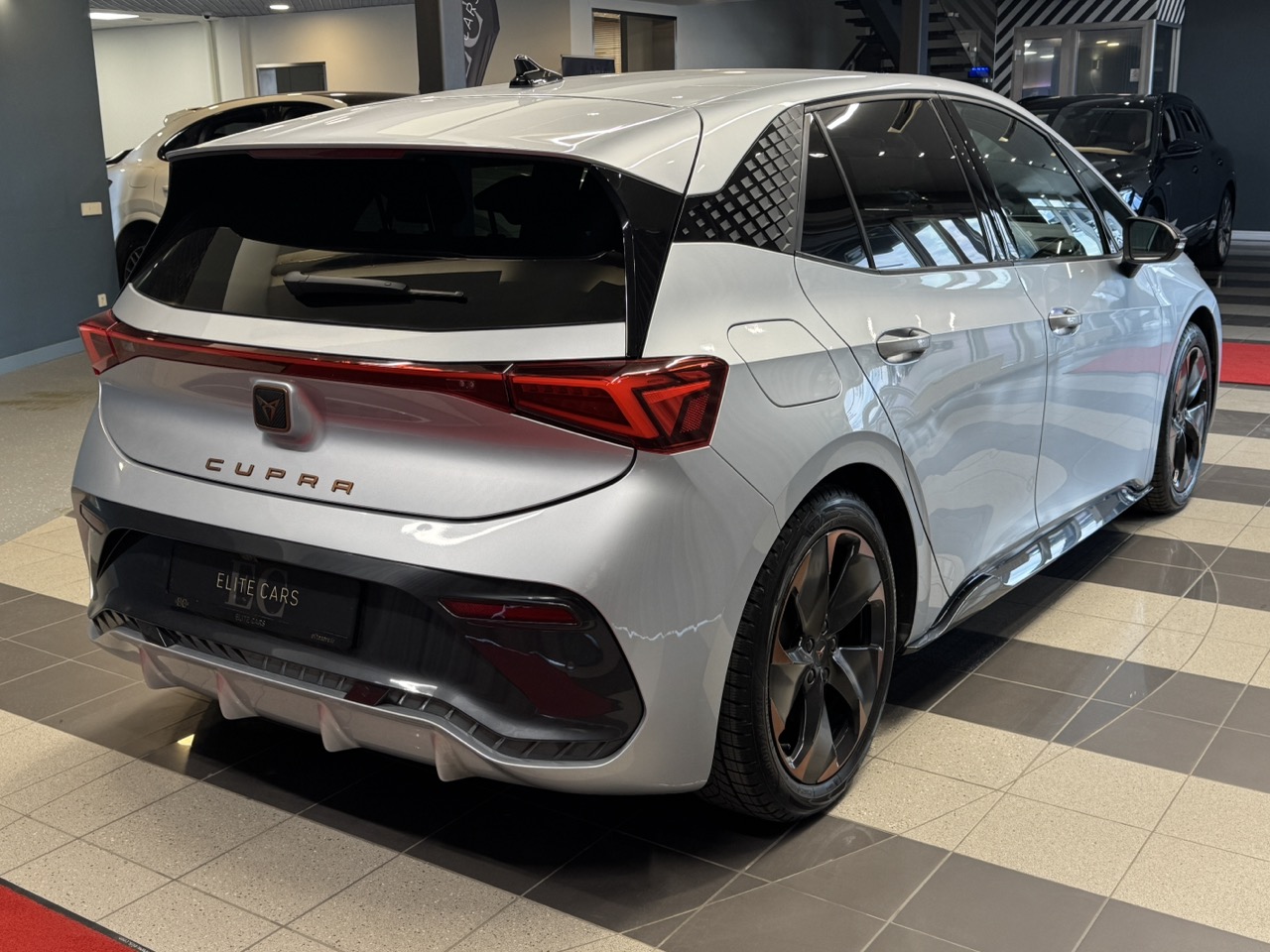 Car image 3